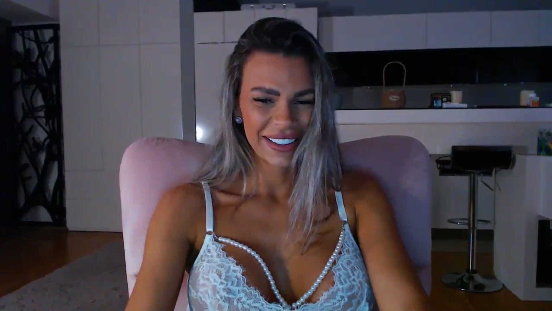 Gallery image thumbnail from D_y_y's myfreecams stream on, 04/02/2025, 04:57 image 16 of 20