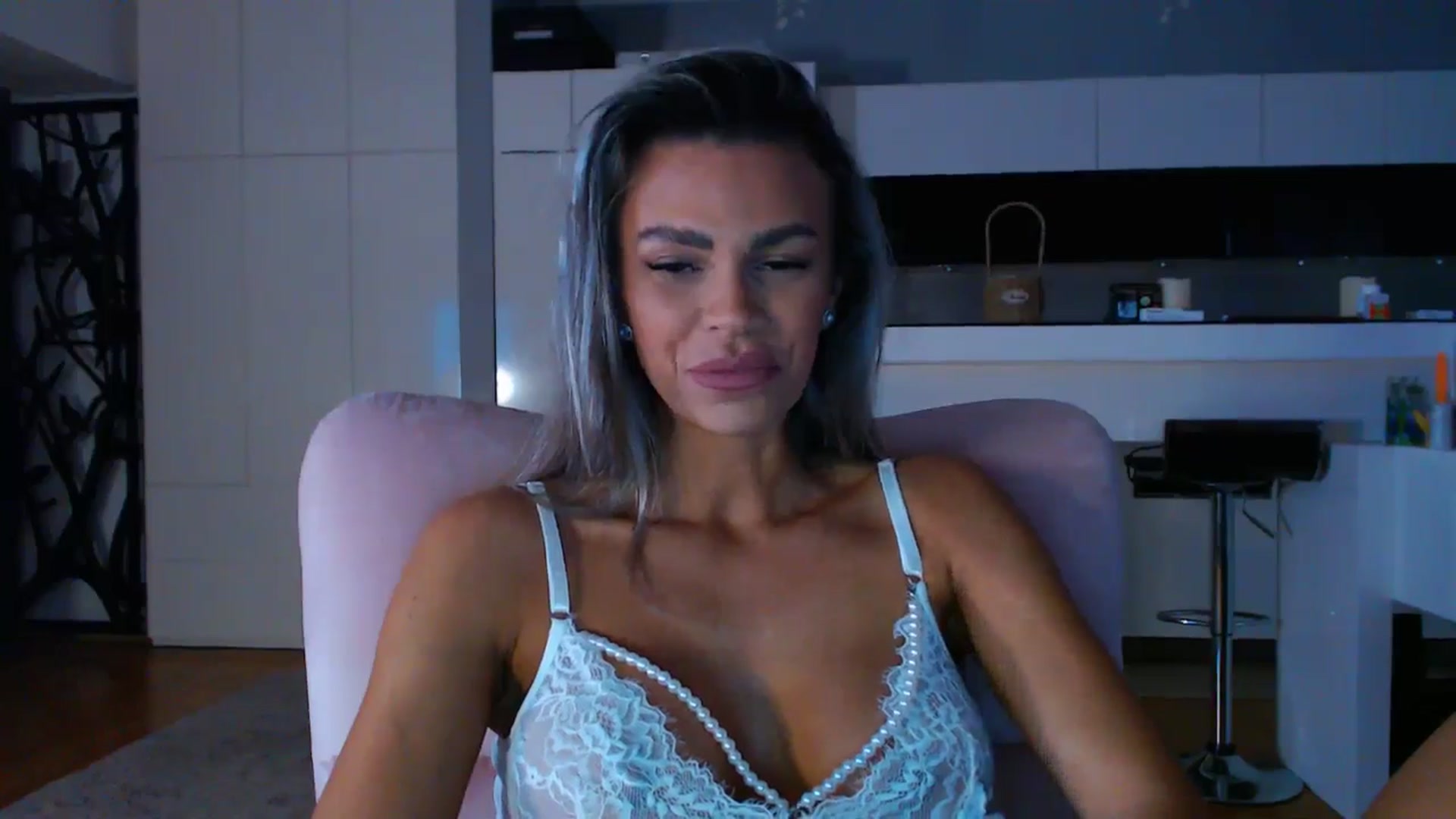 Gallery image thumbnail from D_y_y's myfreecams stream on, 04/02/2025, 04:57 image 14 of 20