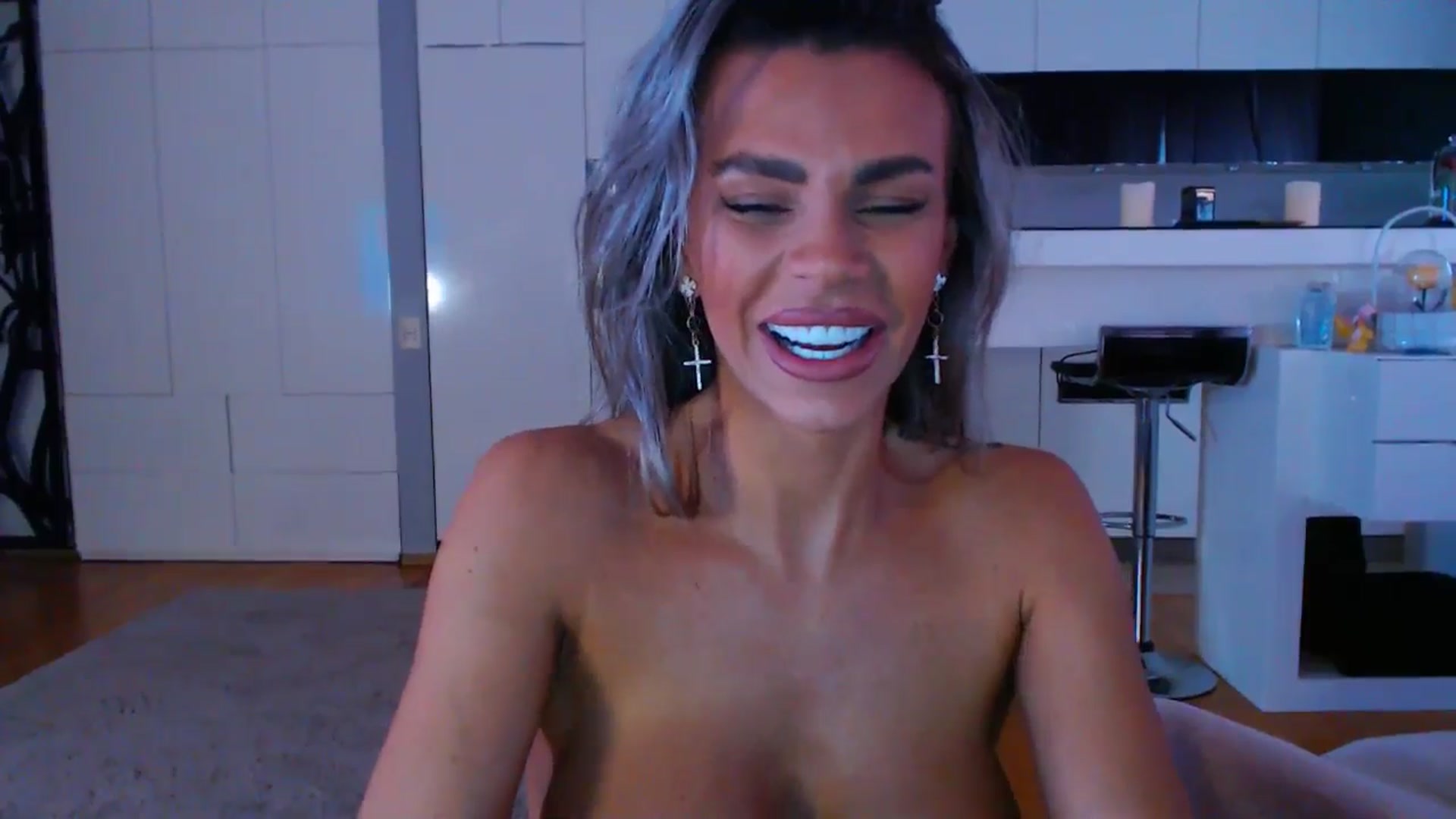 Gallery image thumbnail from D_y_y's myfreecams stream on, 04/07/2025, 05:19 image 15 of 20