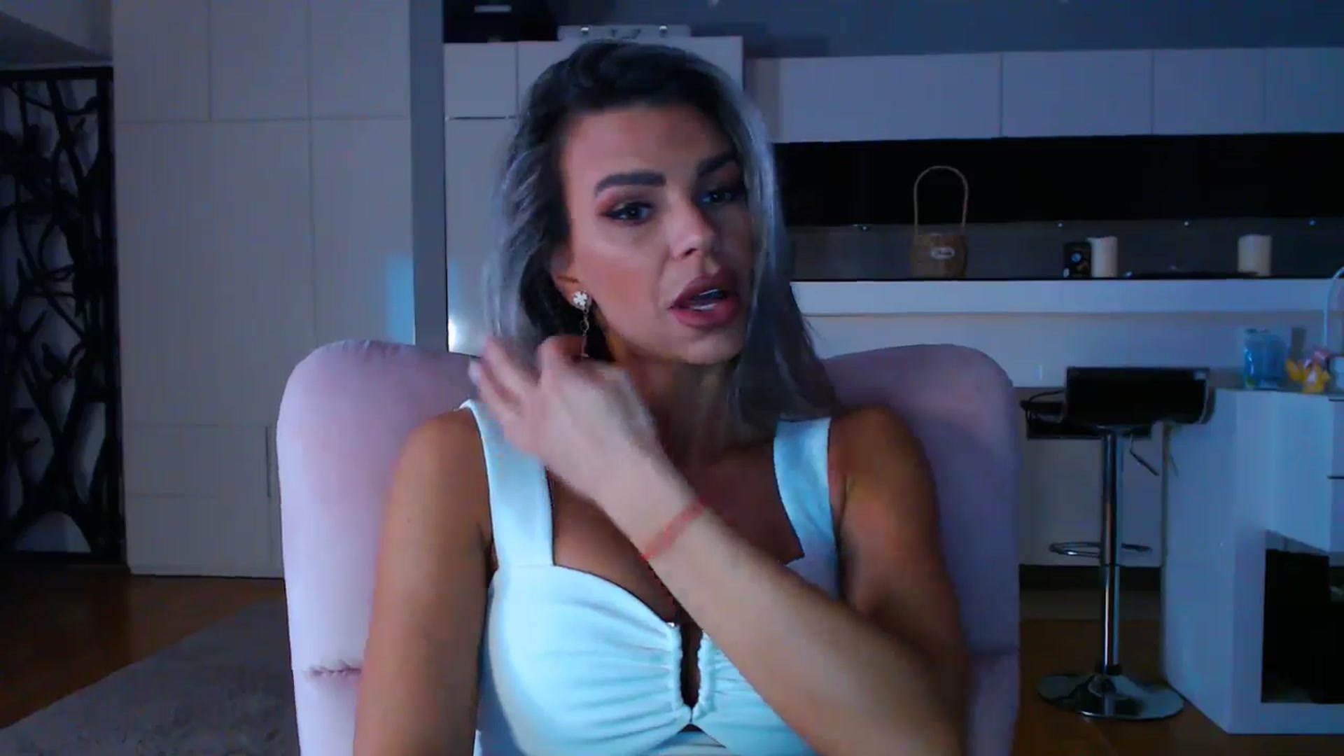 Gallery image thumbnail from D_y_y's myfreecams stream on, 04/12/2025, 03:46 image 12 of 20