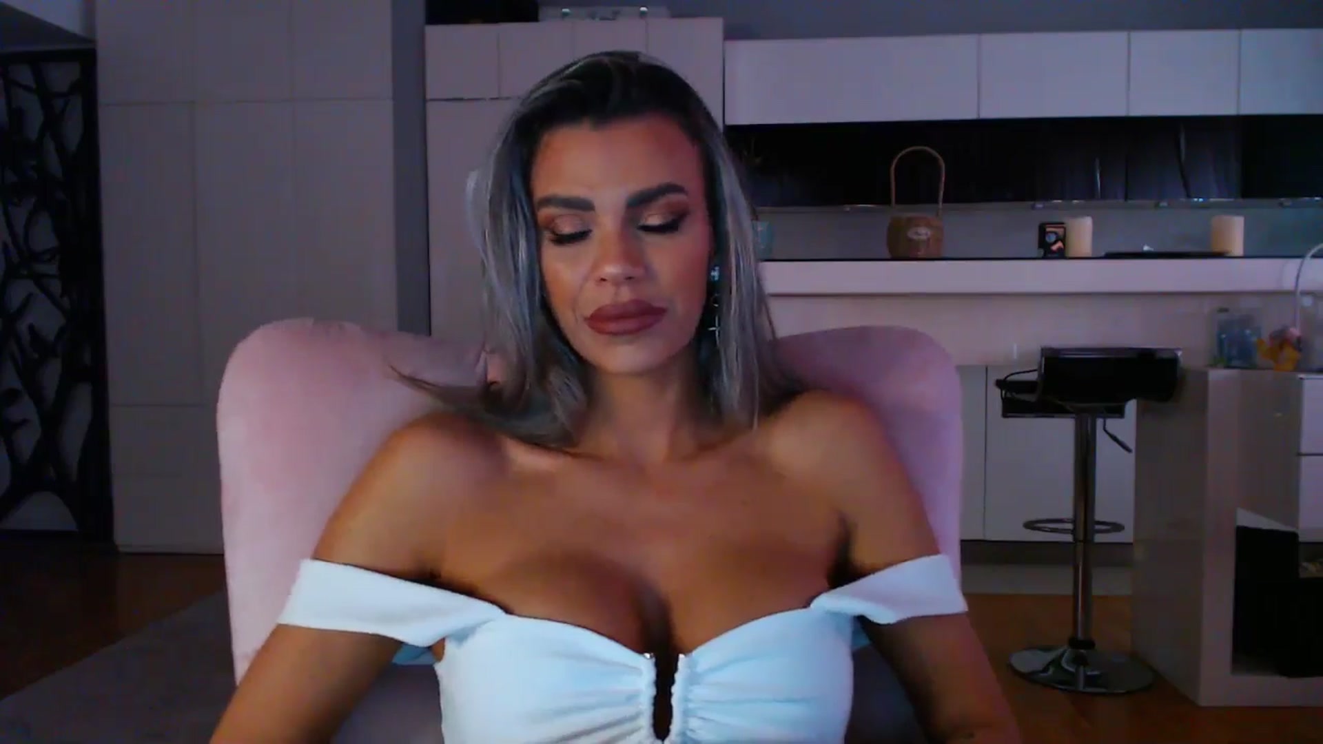 Gallery image thumbnail from D_y_y's myfreecams stream on, 04/12/2025, 05:36 image 7 of 20