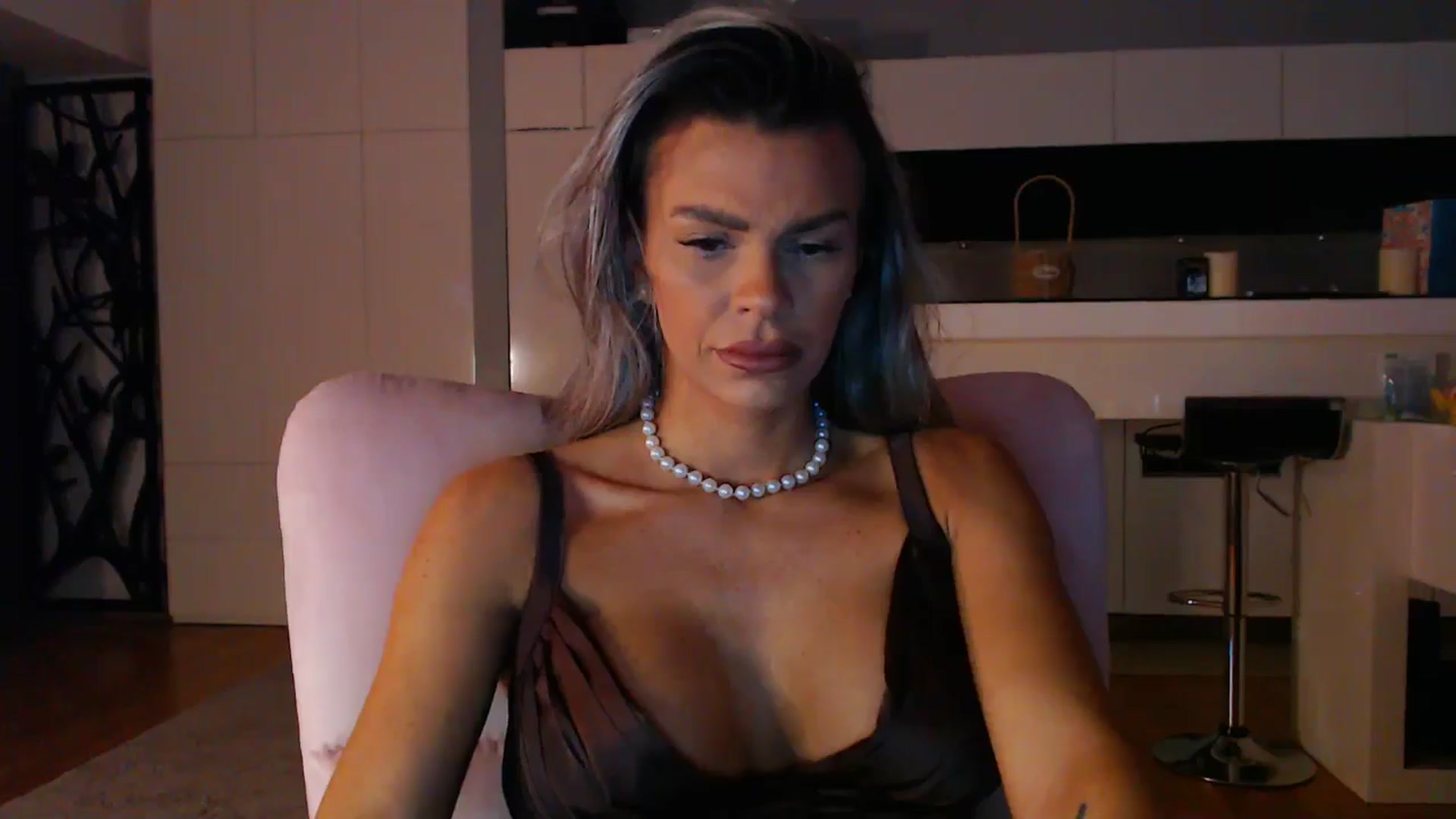 Gallery image thumbnail from D_y_y's myfreecams stream on, 04/14/2025, 04:27 image 10 of 20