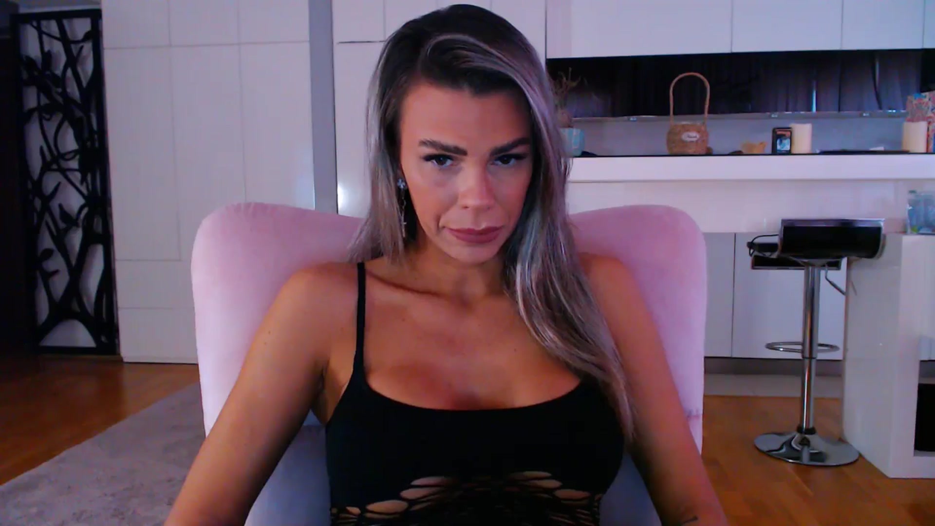 Gallery image thumbnail from D_y_y's myfreecams stream on, 04/21/2025, 04:18 image 8 of 20