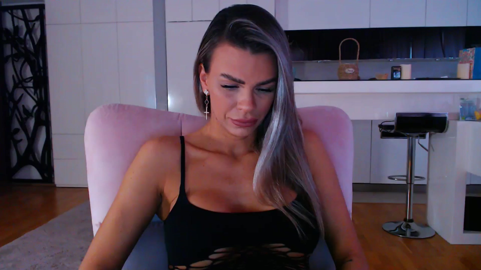 Gallery image thumbnail from D_y_y's myfreecams stream on, 04/21/2025, 04:18 image 1 of 20