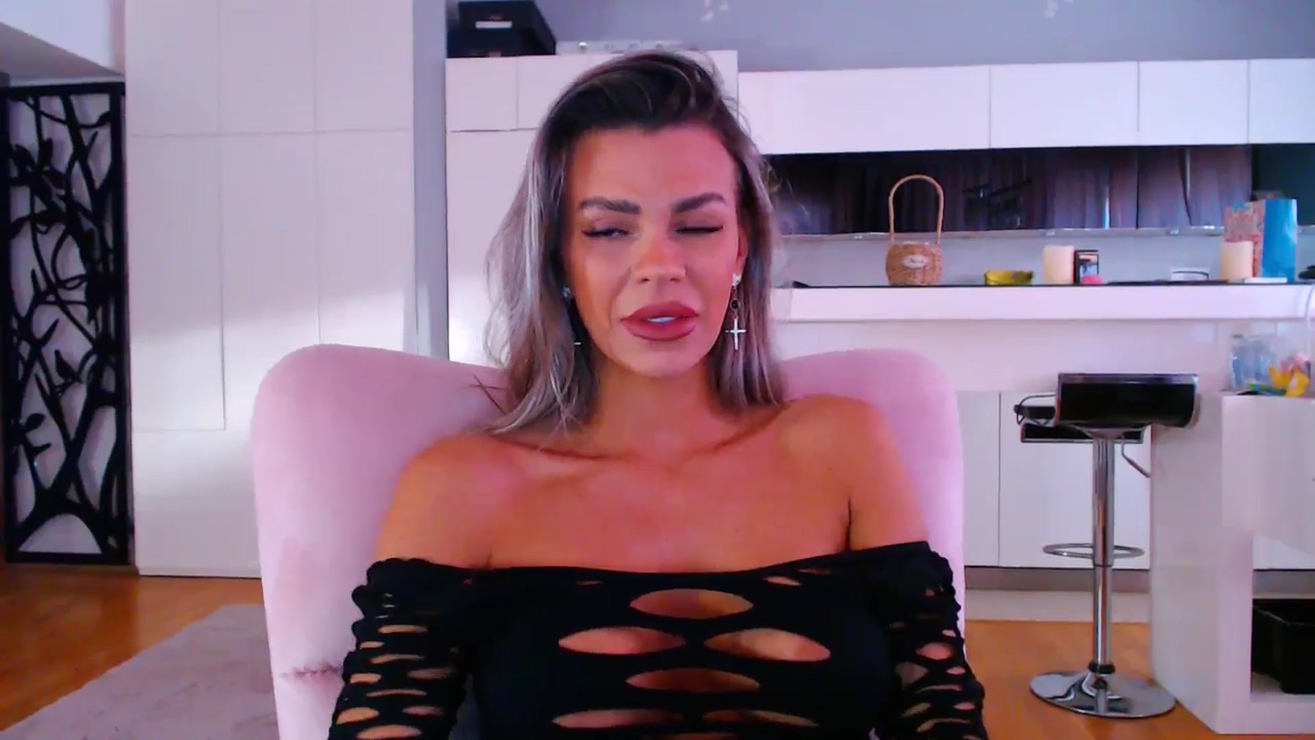 Gallery image thumbnail from D_y_y's myfreecams stream on, 04/28/2025, 05:19 image 9 of 20