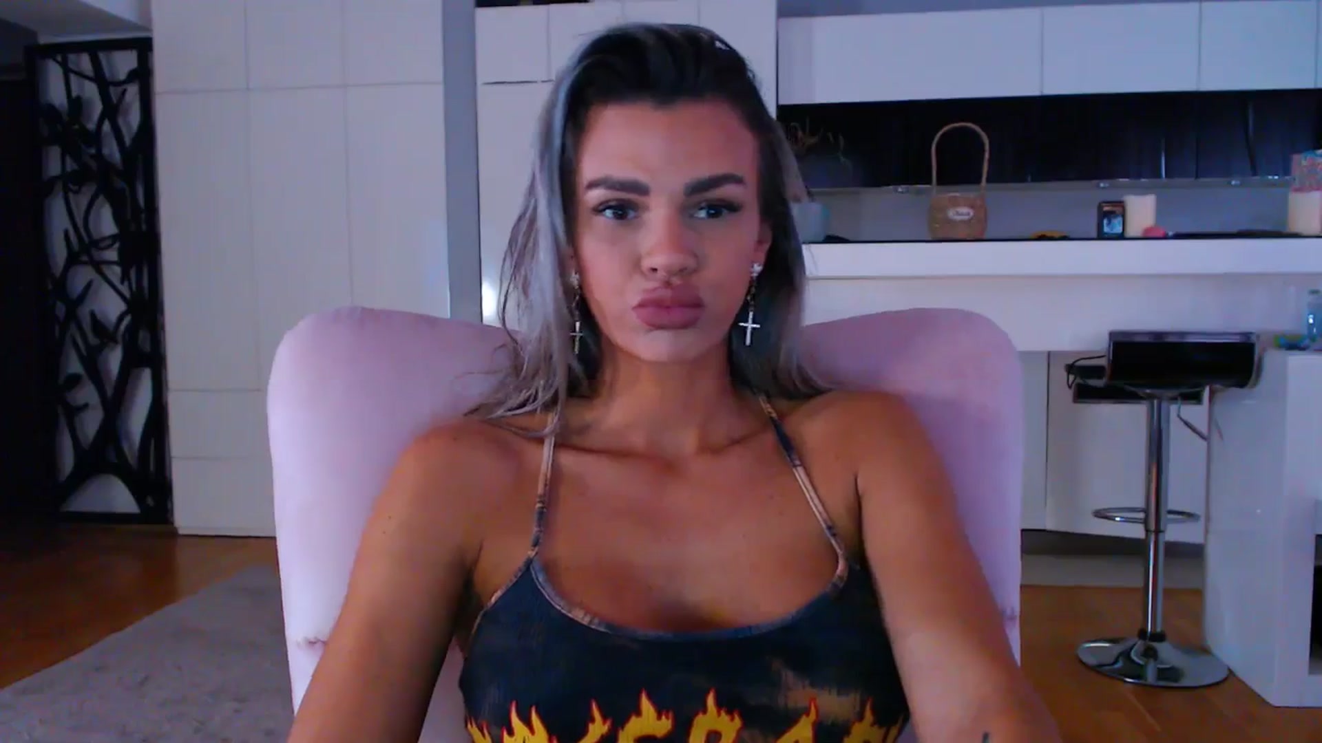 Gallery image thumbnail from D_y_y's myfreecams stream on, 05/08/2025, 04:41 image 15 of 20