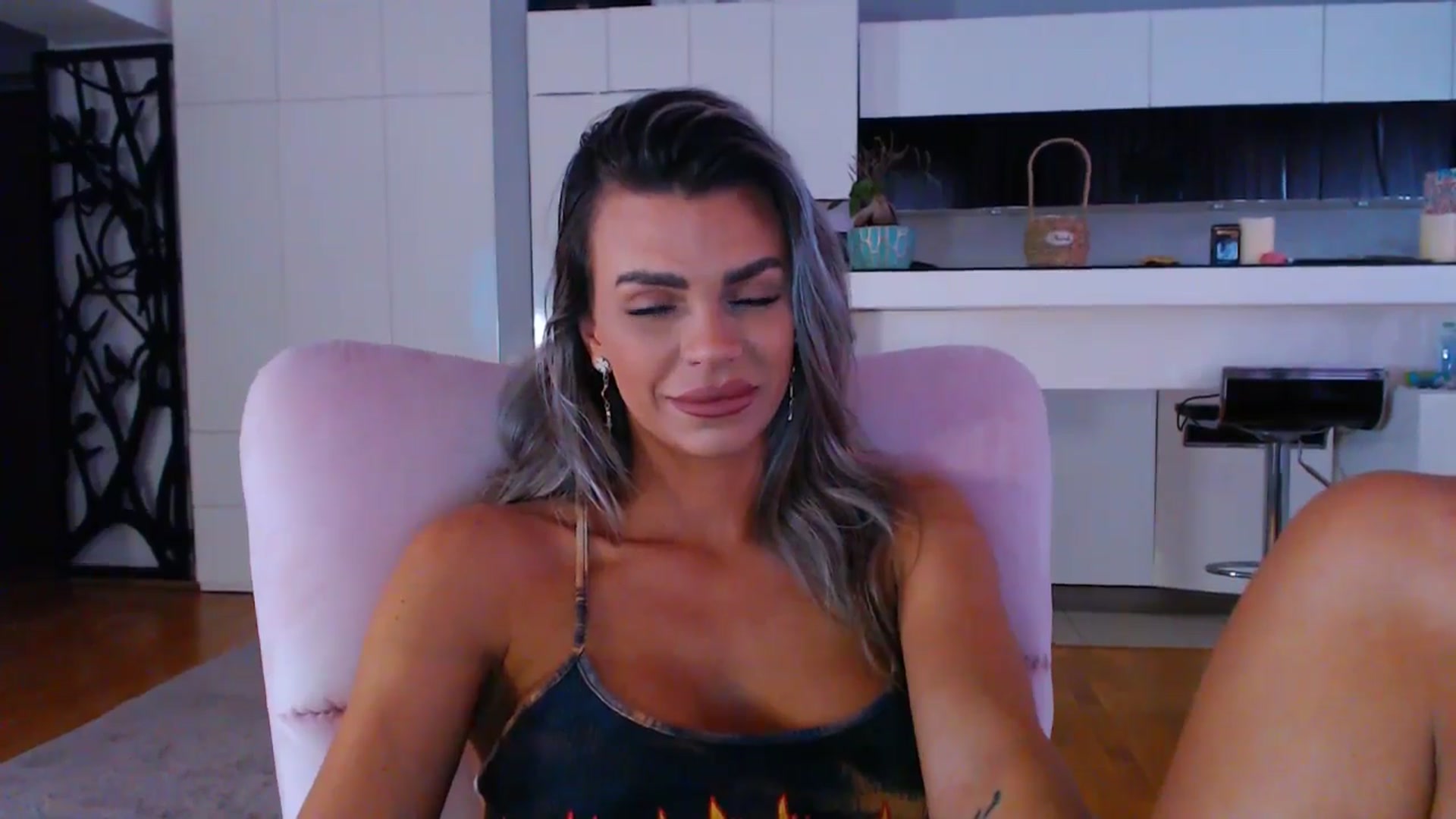 Gallery image thumbnail from D_y_y's myfreecams stream on, 05/08/2025, 04:41 image 19 of 20