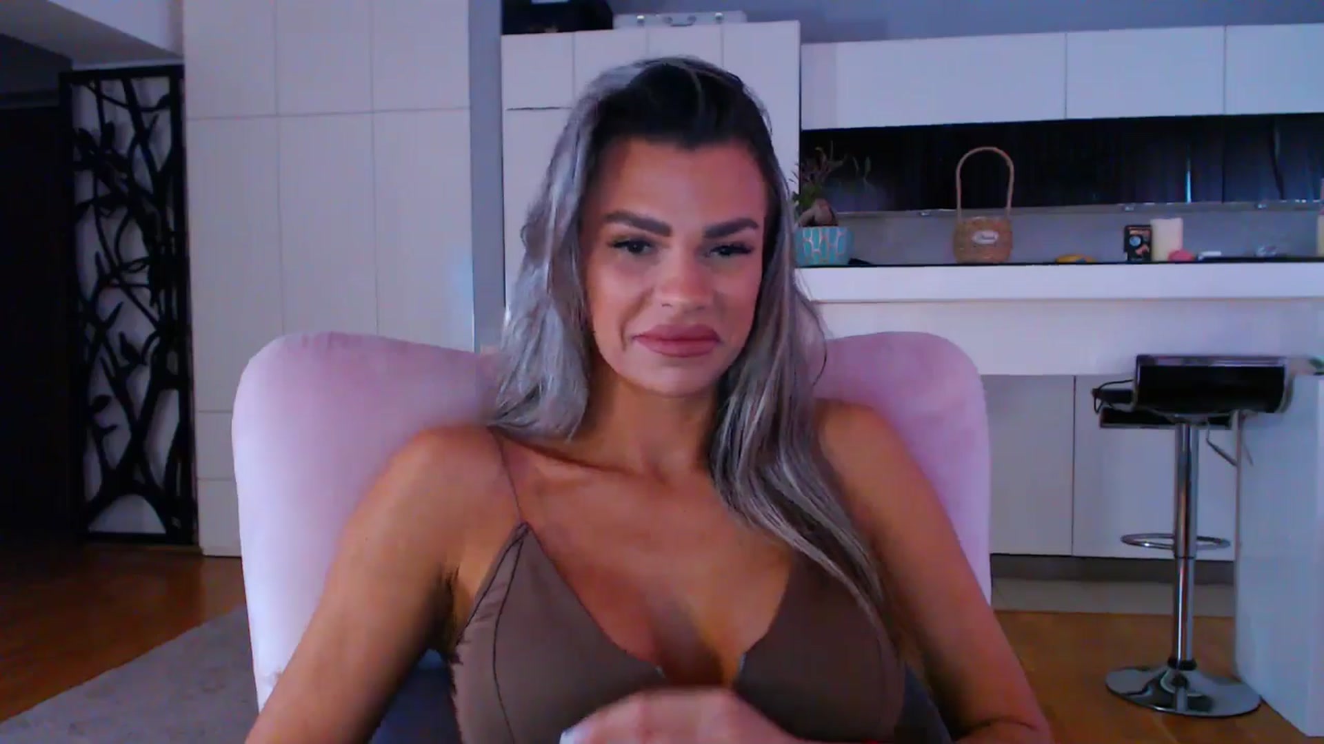 Gallery image thumbnail from D_y_y's myfreecams stream on, 05/12/2025, 04:22 image 10 of 20
