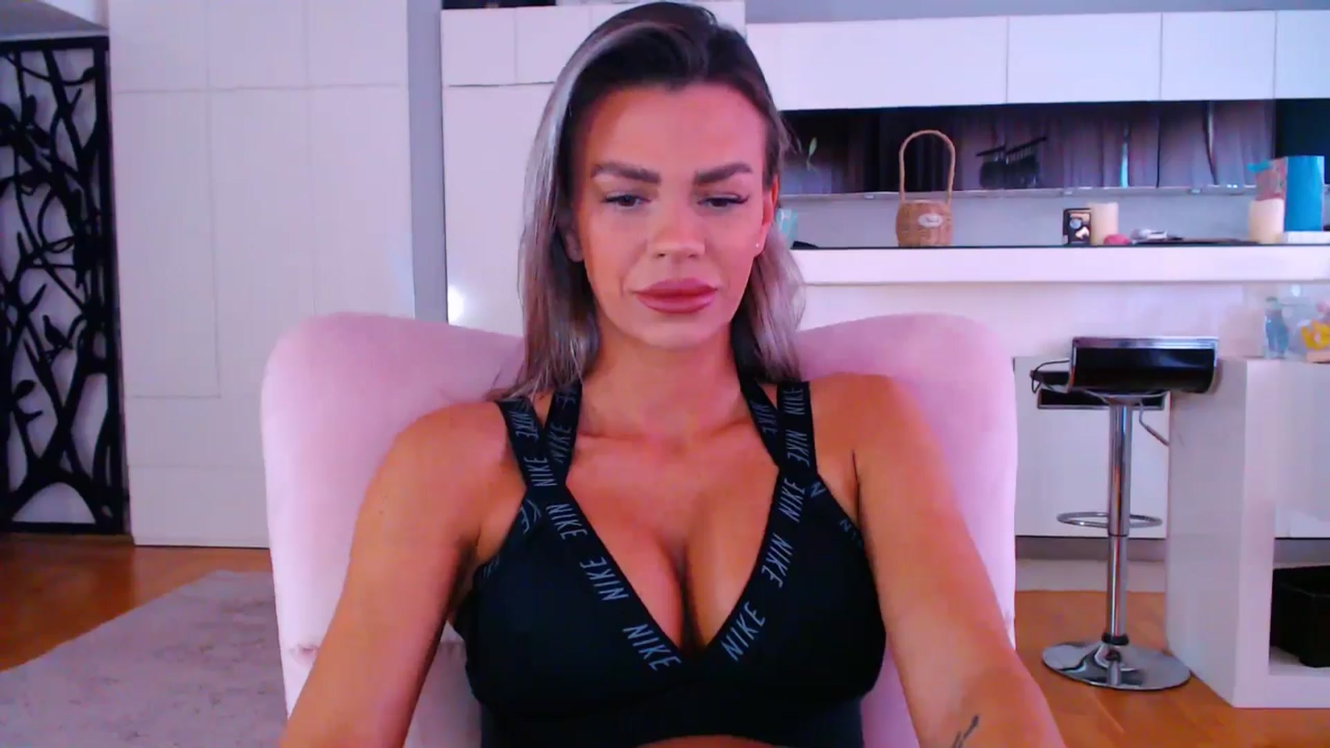 Gallery image thumbnail from D_y_y's myfreecams stream on, 05/13/2025, 04:48 image 4 of 20