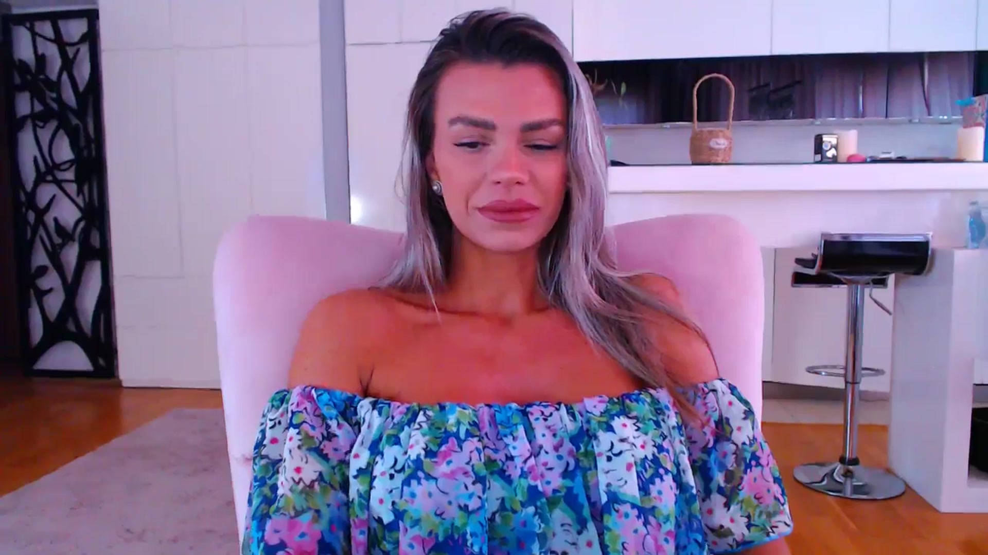 Gallery image thumbnail from D_y_y's myfreecams stream on, 05/14/2025, 04:39 image 14 of 20
