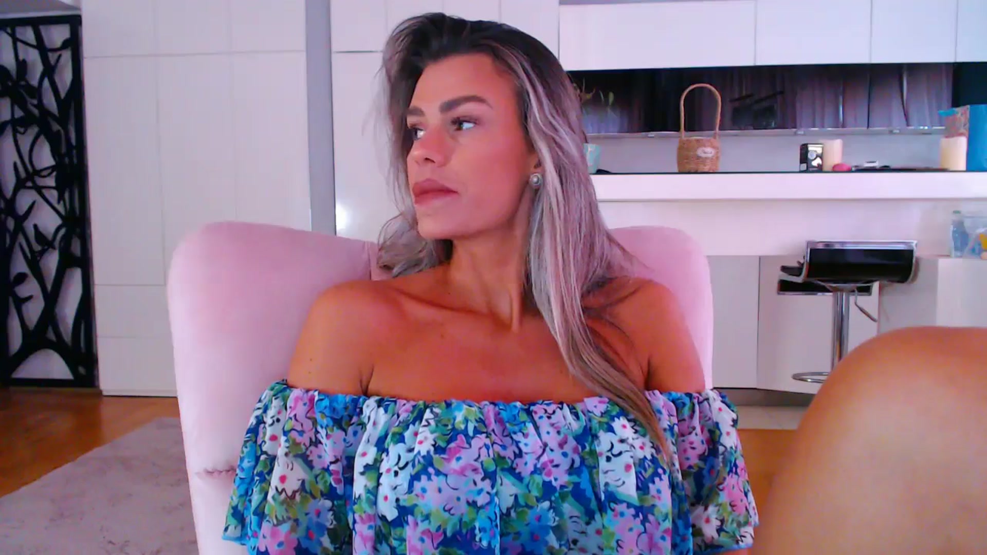 Gallery image thumbnail from D_y_y's myfreecams stream on, 05/14/2025, 04:39 image 8 of 20