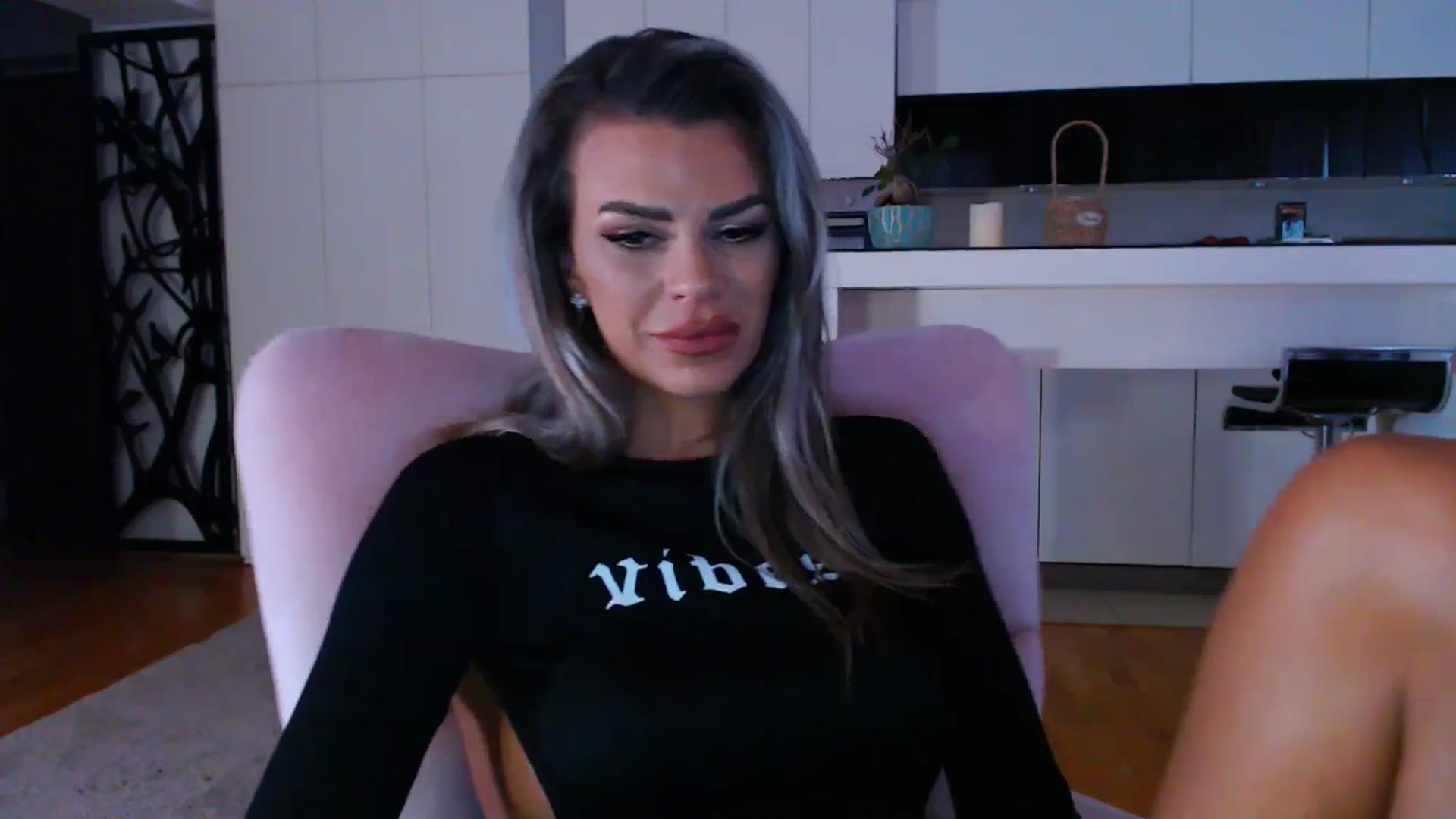 Gallery image thumbnail from D_y_y's myfreecams stream on, 05/26/2025, 05:15 image 17 of 20