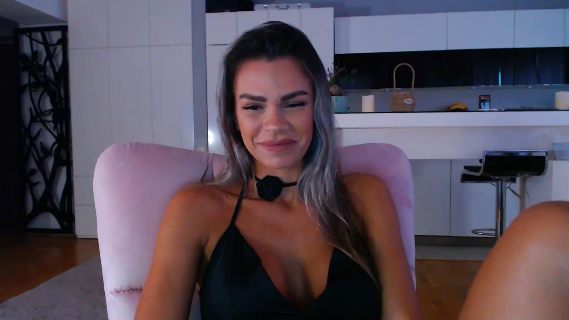Gallery image thumbnail from D_y_y's myfreecams stream on, 05/28/2025, 04:33 image 16 of 20