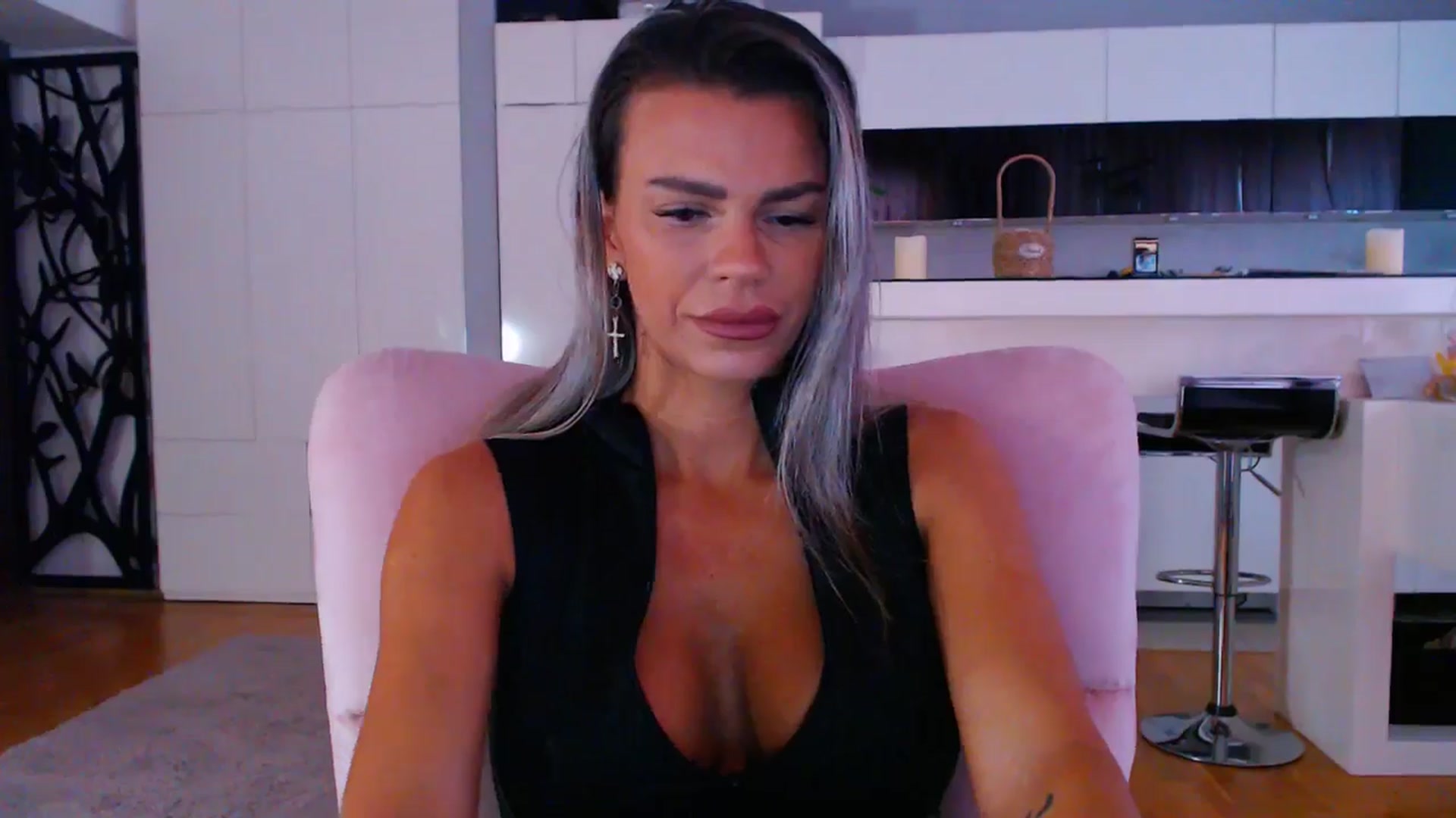 Gallery image thumbnail from D_y_y's myfreecams stream on, 06/12/2025, 03:53 image 16 of 20