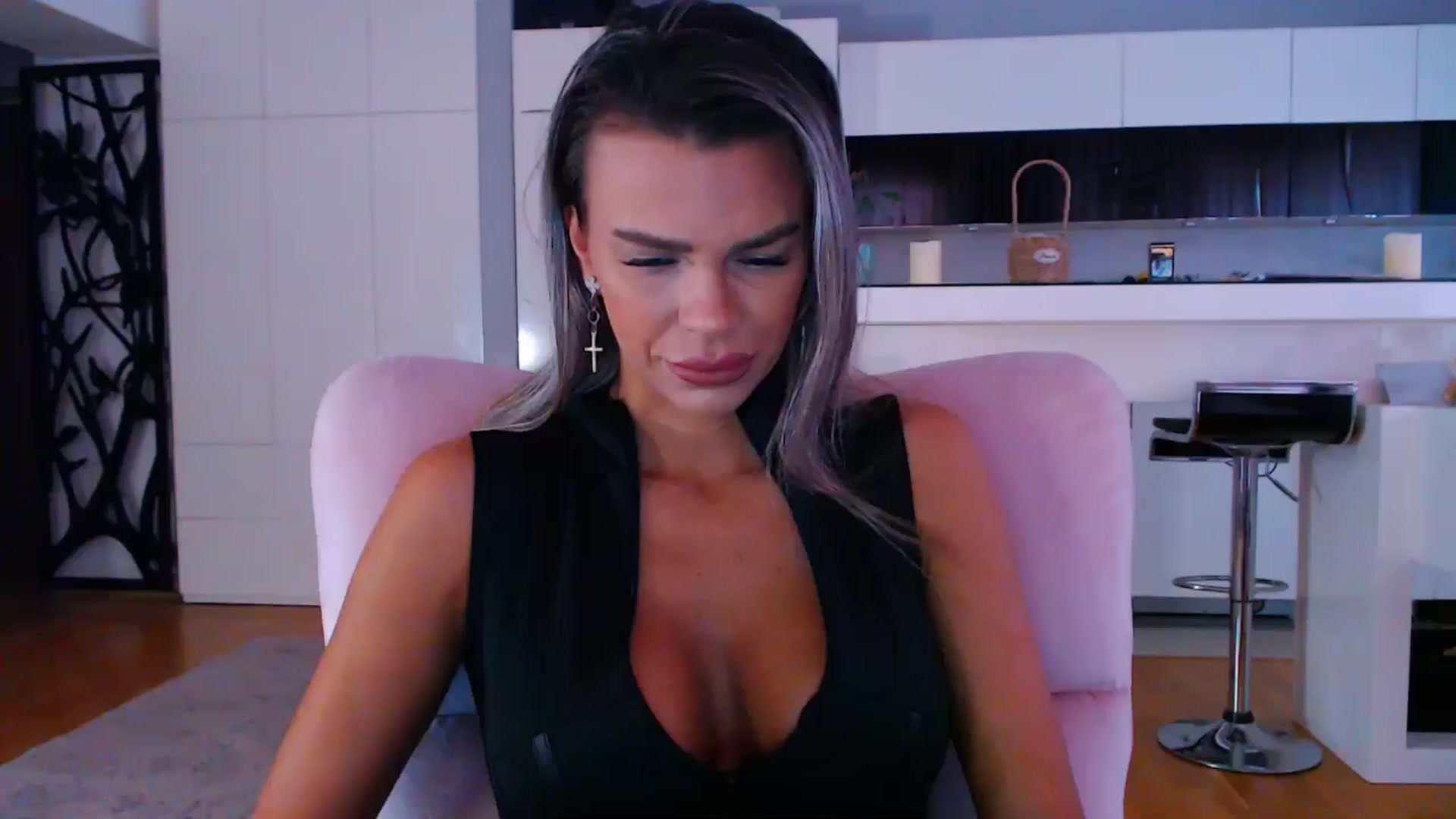 Gallery image thumbnail from D_y_y's myfreecams stream on, 06/12/2025, 03:53 image 13 of 20