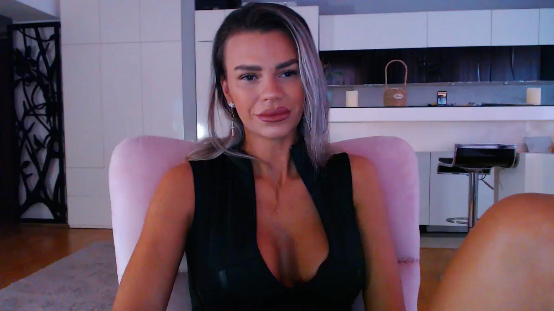 Gallery image thumbnail from D_y_y's myfreecams stream on, 06/12/2025, 03:53 image 12 of 20