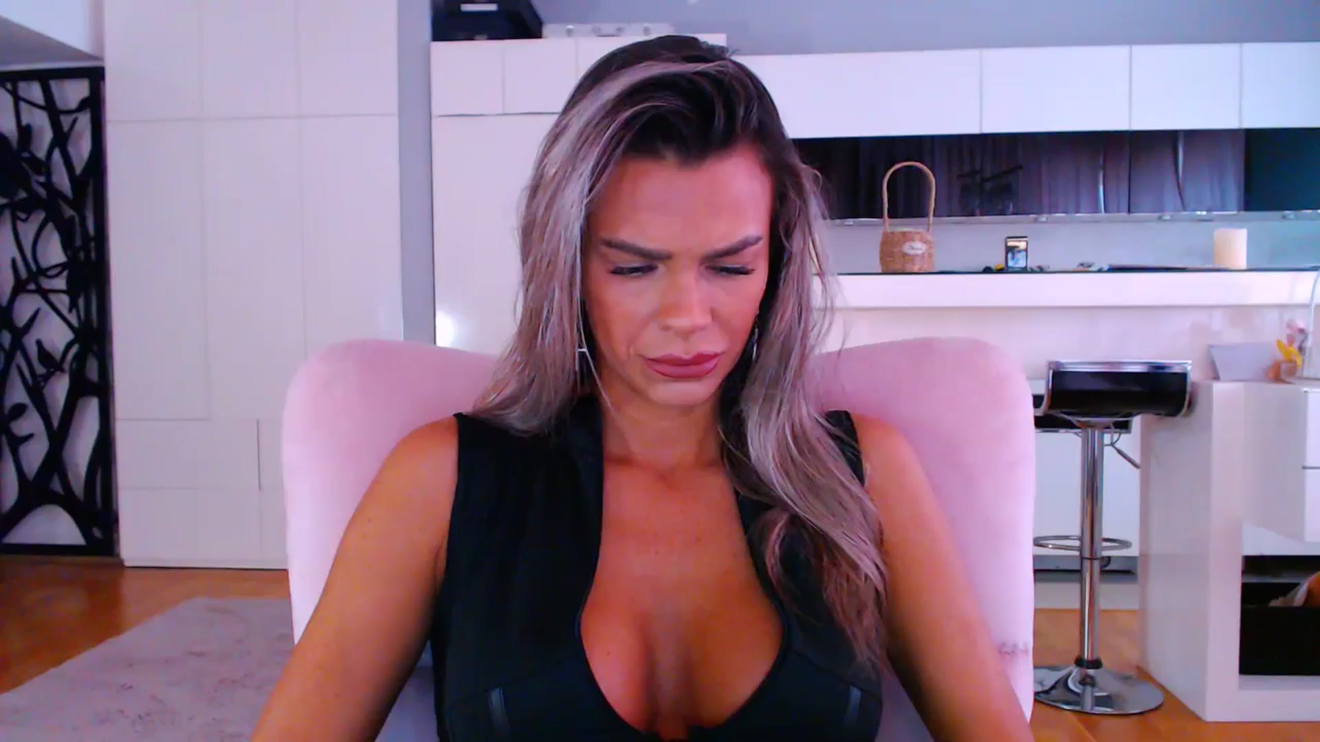 Gallery image thumbnail from D_y_y's myfreecams stream on, 06/12/2025, 04:55 image 19 of 20