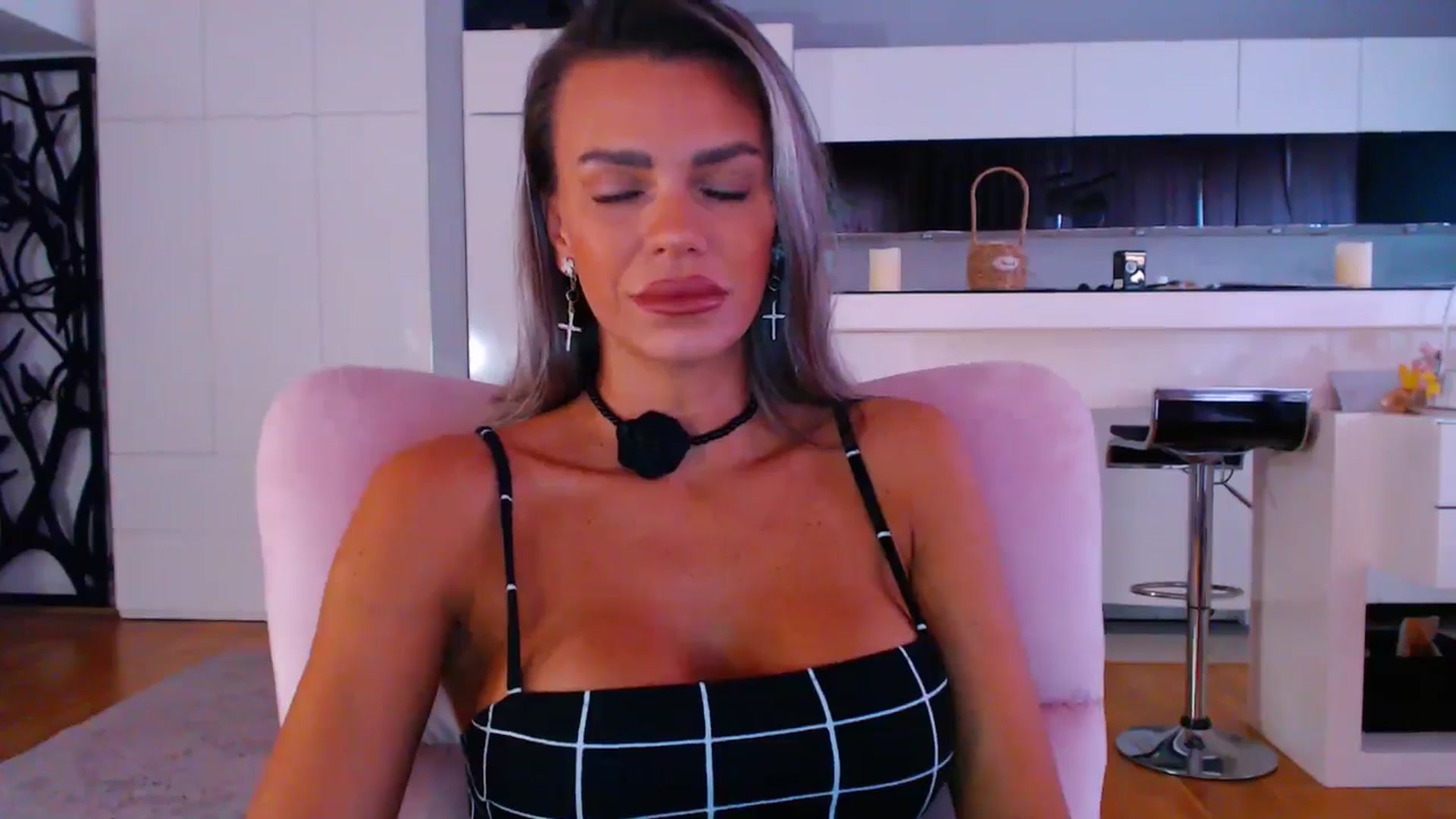 Gallery image thumbnail from D_y_y's myfreecams stream on, 06/13/2025, 04:54 image 8 of 20