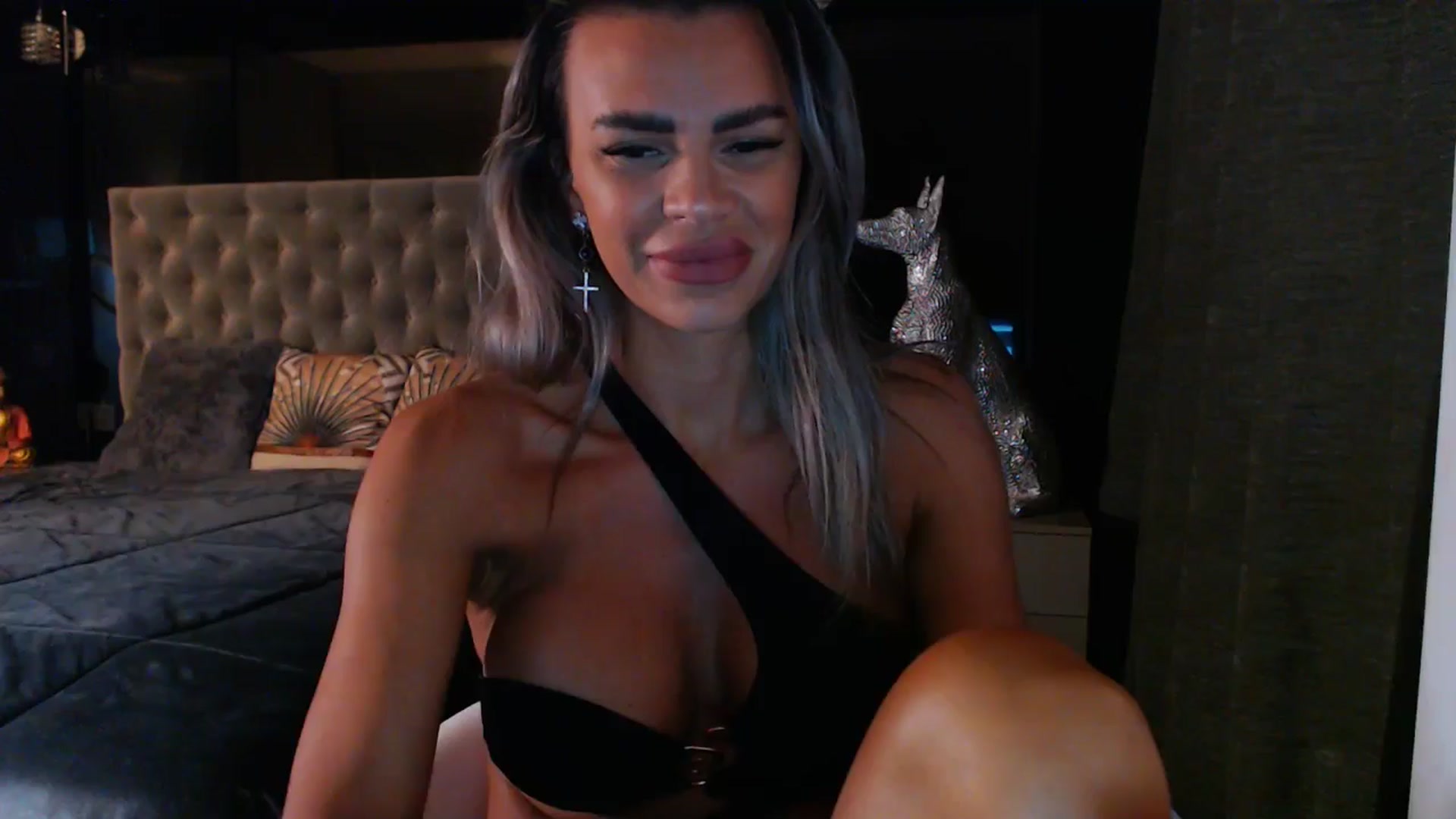 Gallery image thumbnail from D_y_y's myfreecams stream on, 06/29/2025, 04:54 image 10 of 20