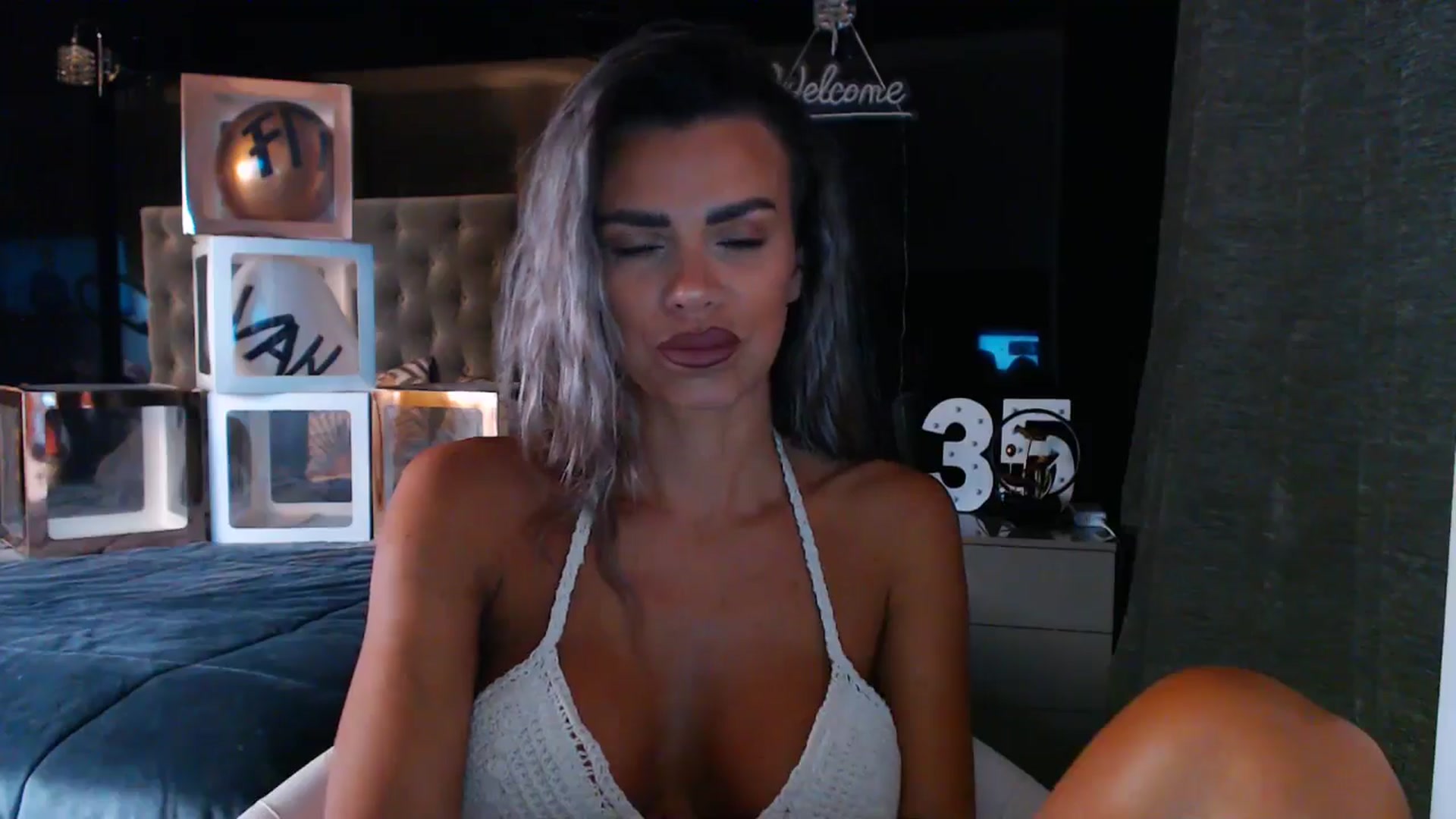 Gallery image thumbnail from D_y_y's myfreecams stream on, 07/13/2025, 04:38 image 11 of 20