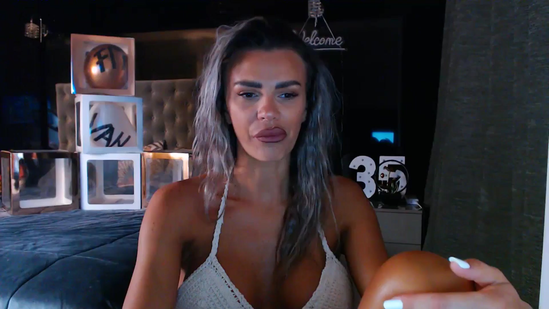 Gallery image thumbnail from D_y_y's myfreecams stream on, 07/13/2025, 04:38 image 15 of 20