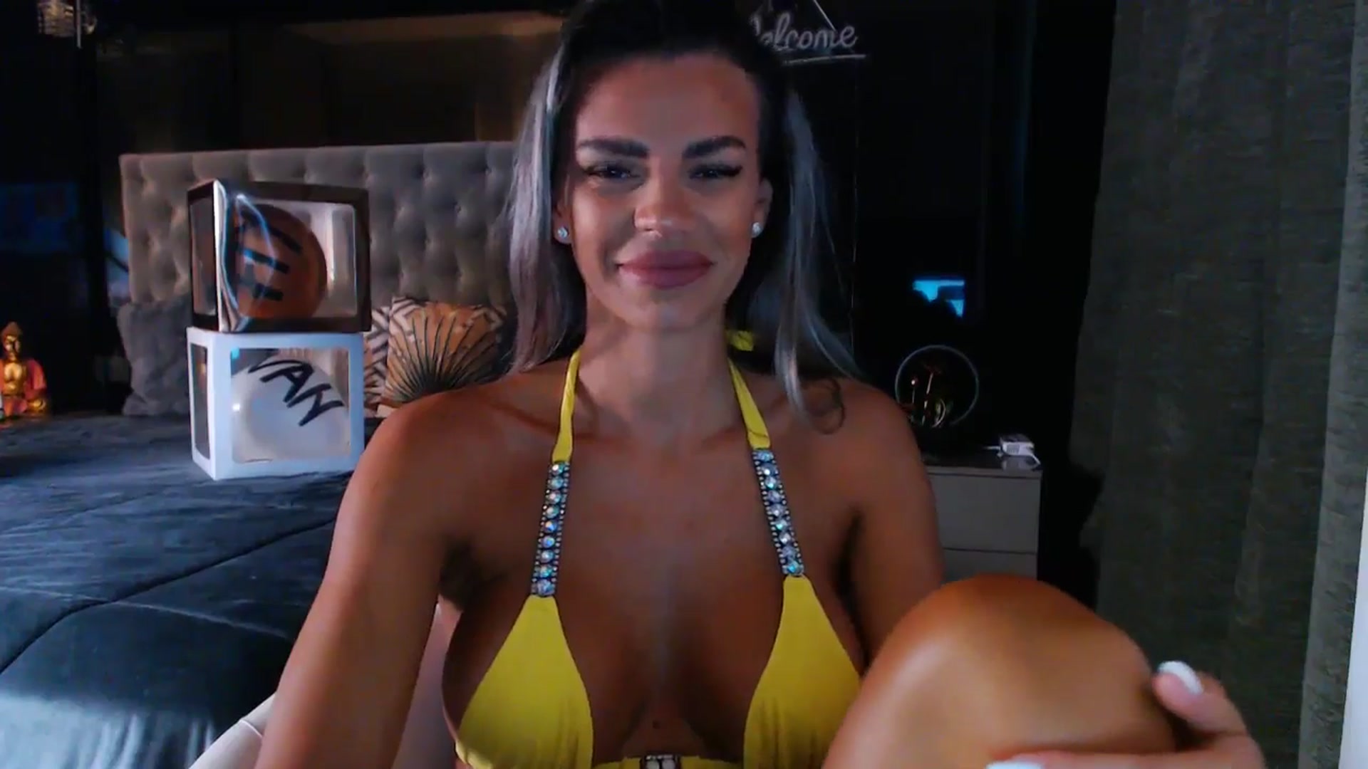 Gallery image thumbnail from D_y_y's myfreecams stream on, 07/23/2025, 05:00 image 17 of 20