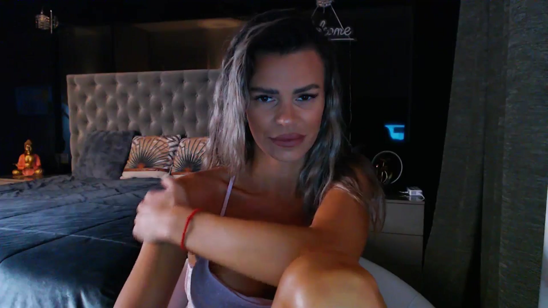 Gallery image thumbnail from D_y_y's myfreecams stream on, 08/12/2025, 05:17 image 11 of 20