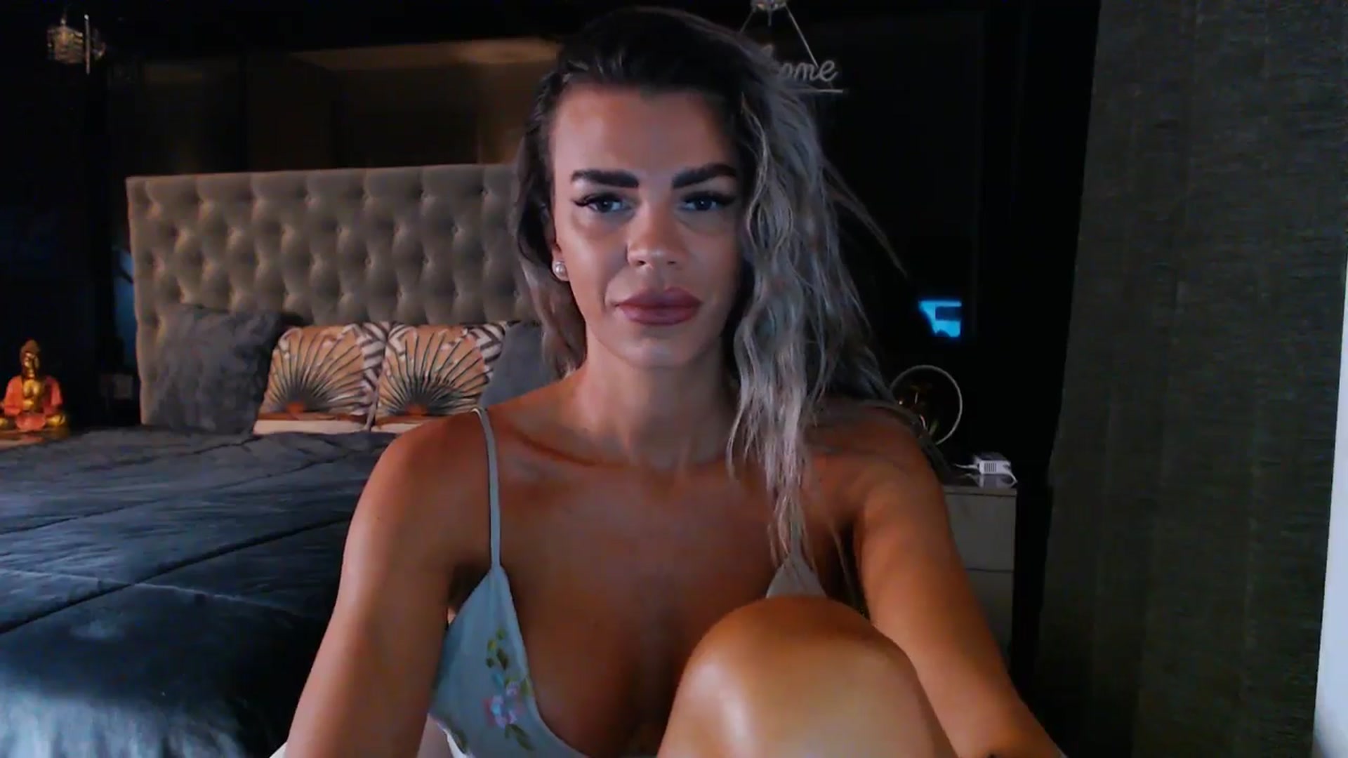 Gallery image thumbnail from D_y_y's myfreecams stream on, 08/14/2025, 05:00 image 17 of 20