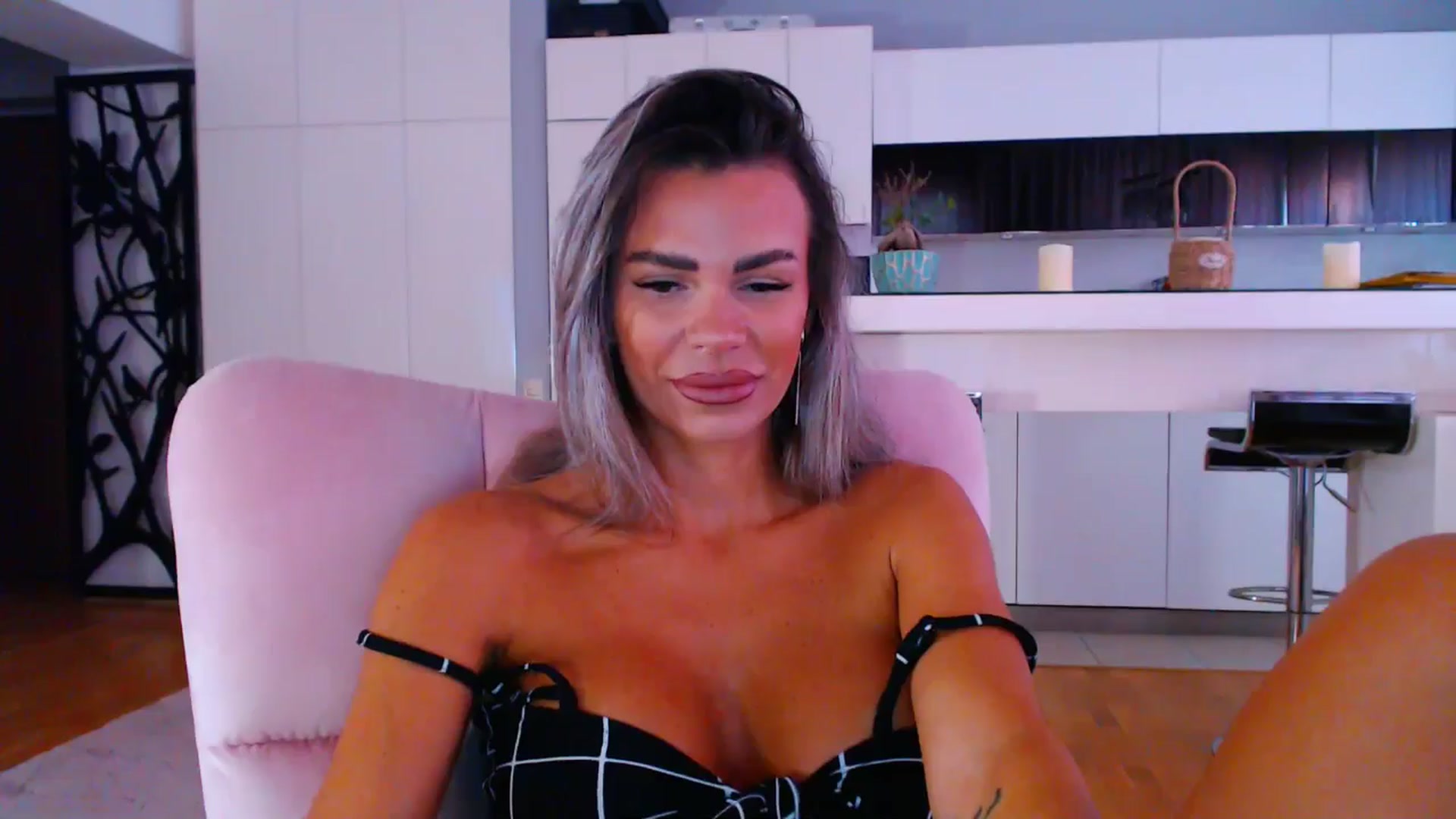 Gallery image thumbnail from D_y_y's myfreecams stream on, 09/15/2025, 05:48 image 12 of 20