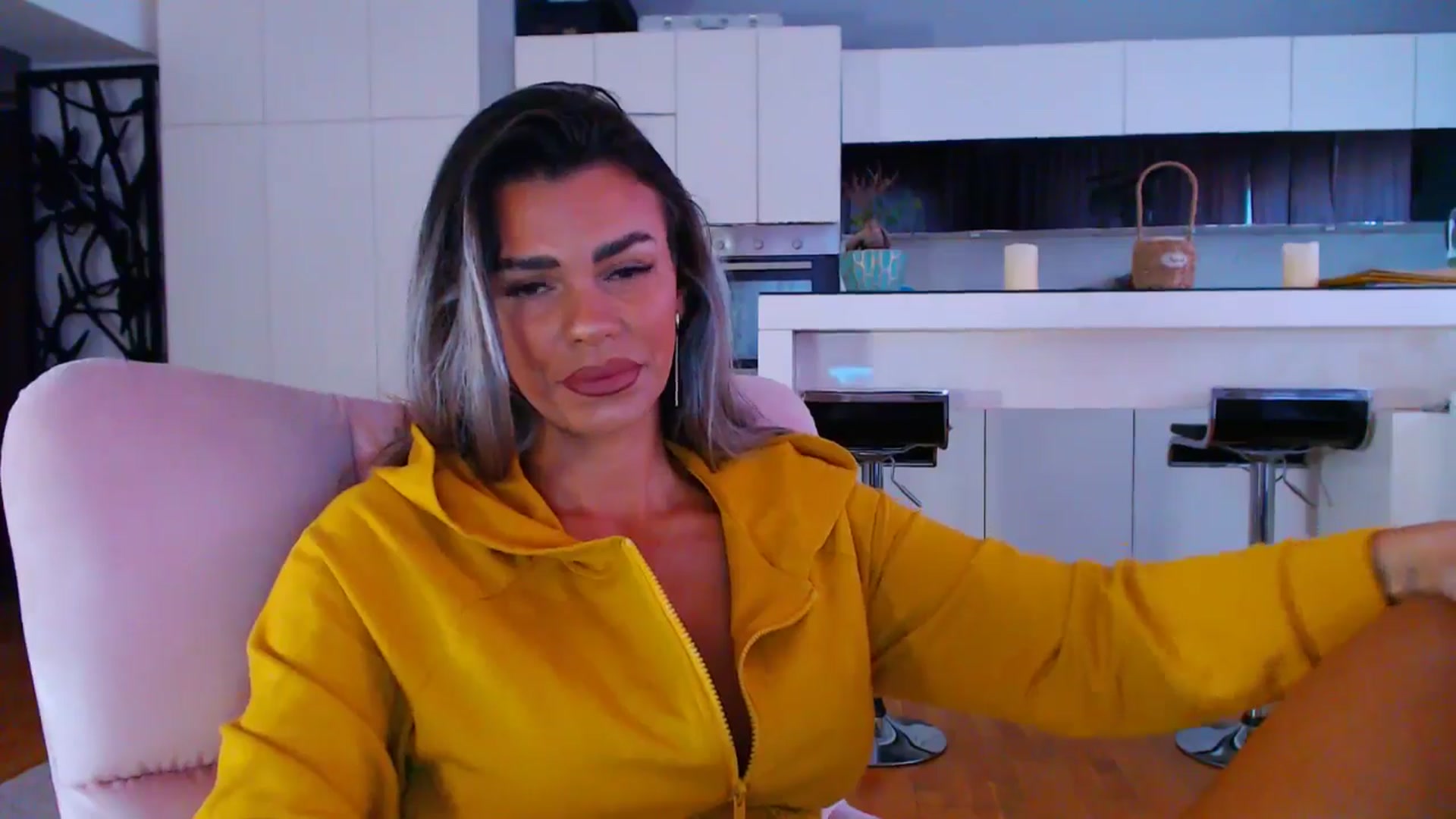 Gallery image thumbnail from D_y_y's myfreecams stream on, 09/16/2025, 05:02 image 17 of 20