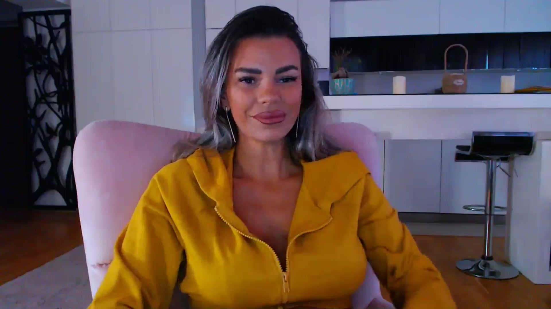 Gallery image thumbnail from D_y_y's myfreecams stream on, 09/16/2025, 05:02 image 13 of 20