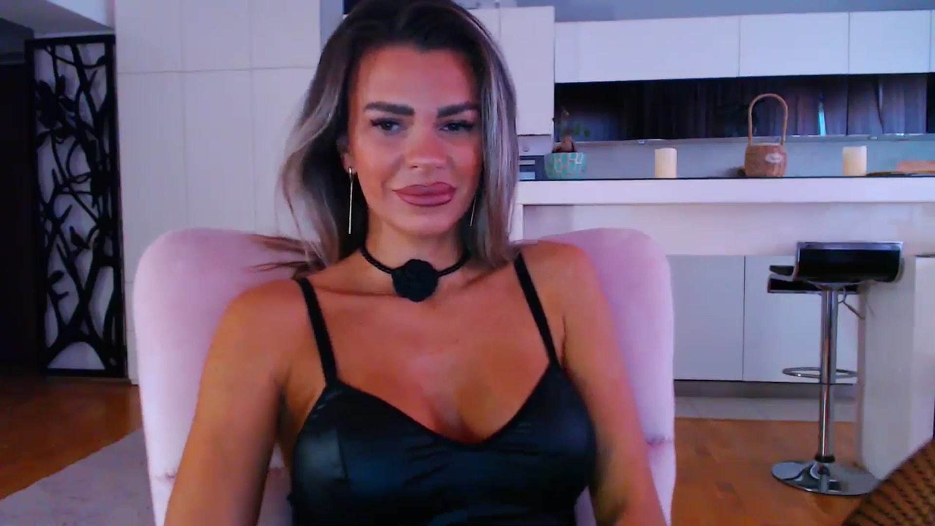 Gallery image thumbnail from D_y_y's myfreecams stream on, 09/22/2025, 05:13 image 12 of 20