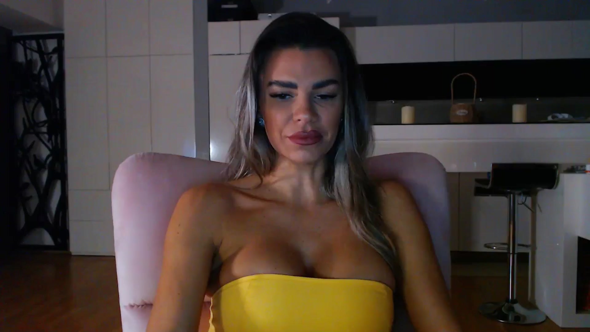 Gallery image thumbnail from D_y_y's myfreecams stream on, 10/14/2025, 04:41 image 7 of 20