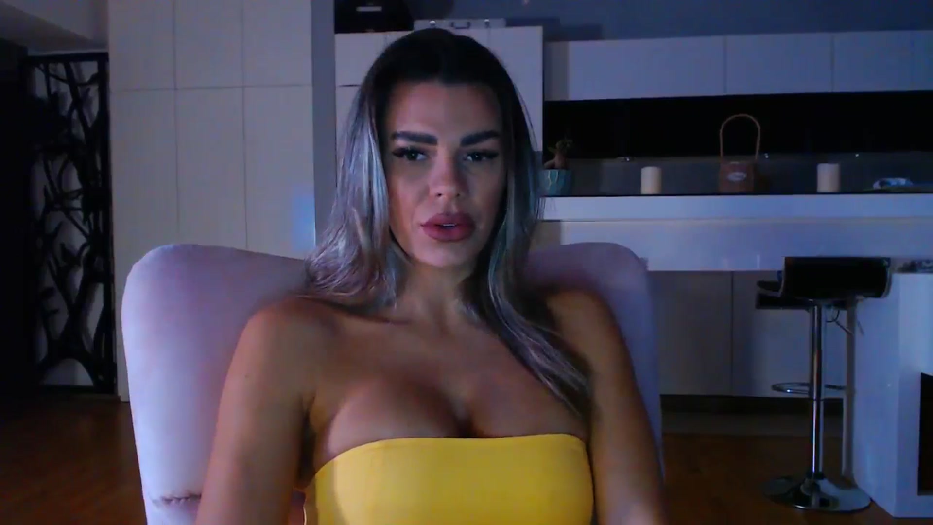 Gallery image thumbnail from D_y_y's myfreecams stream on, 10/14/2025, 04:41 image 17 of 20