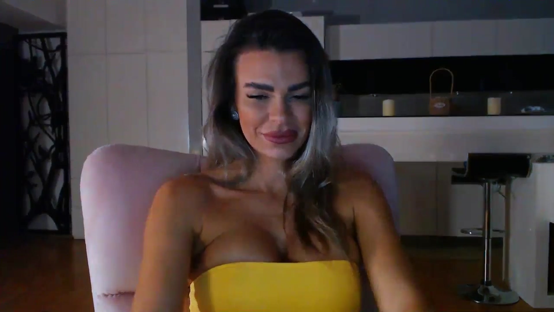 Gallery image thumbnail from D_y_y's myfreecams stream on, 10/14/2025, 04:41 image 18 of 20