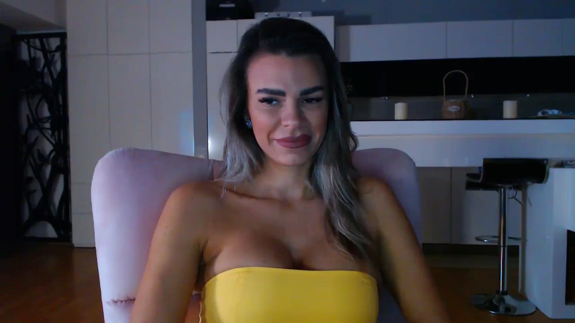 Gallery image thumbnail from D_y_y's myfreecams stream on, 10/14/2025, 04:41 image 14 of 20
