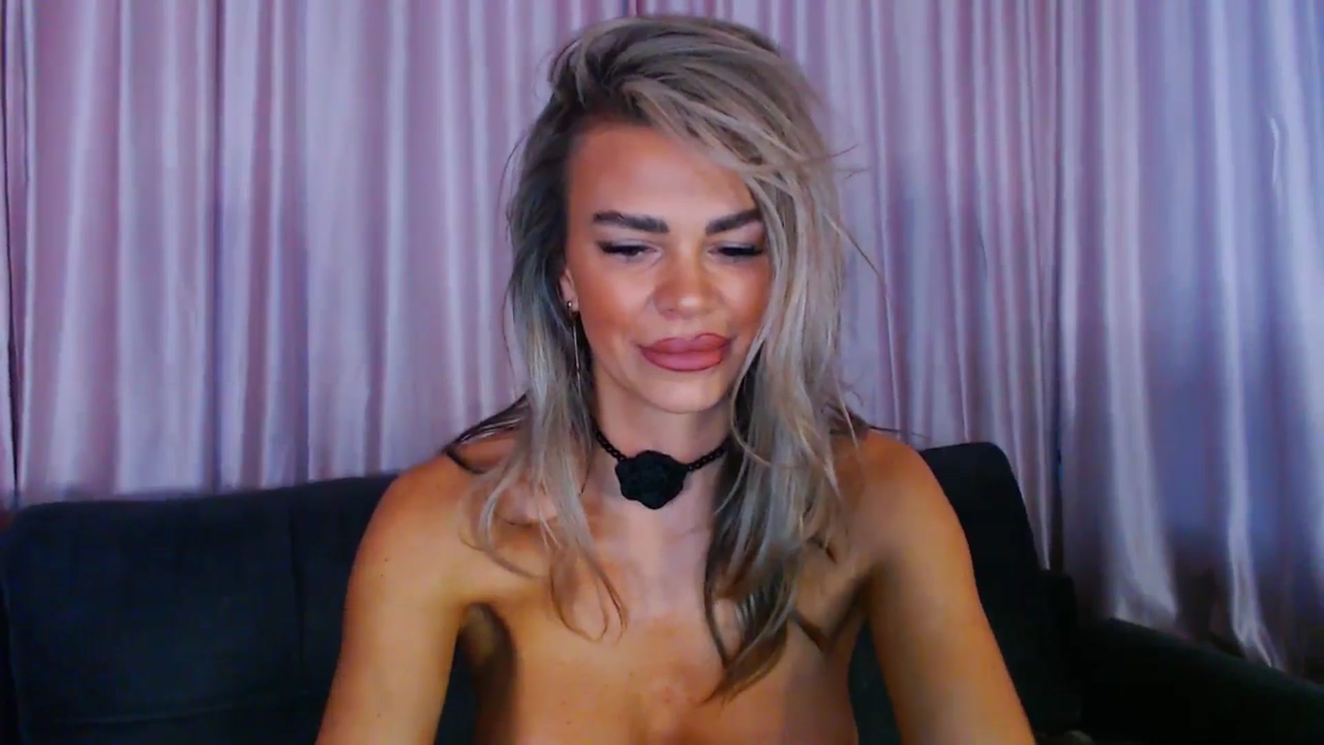 Gallery image thumbnail from D_y_y's myfreecams stream on, 10/19/2025, 05:19 image 11 of 20