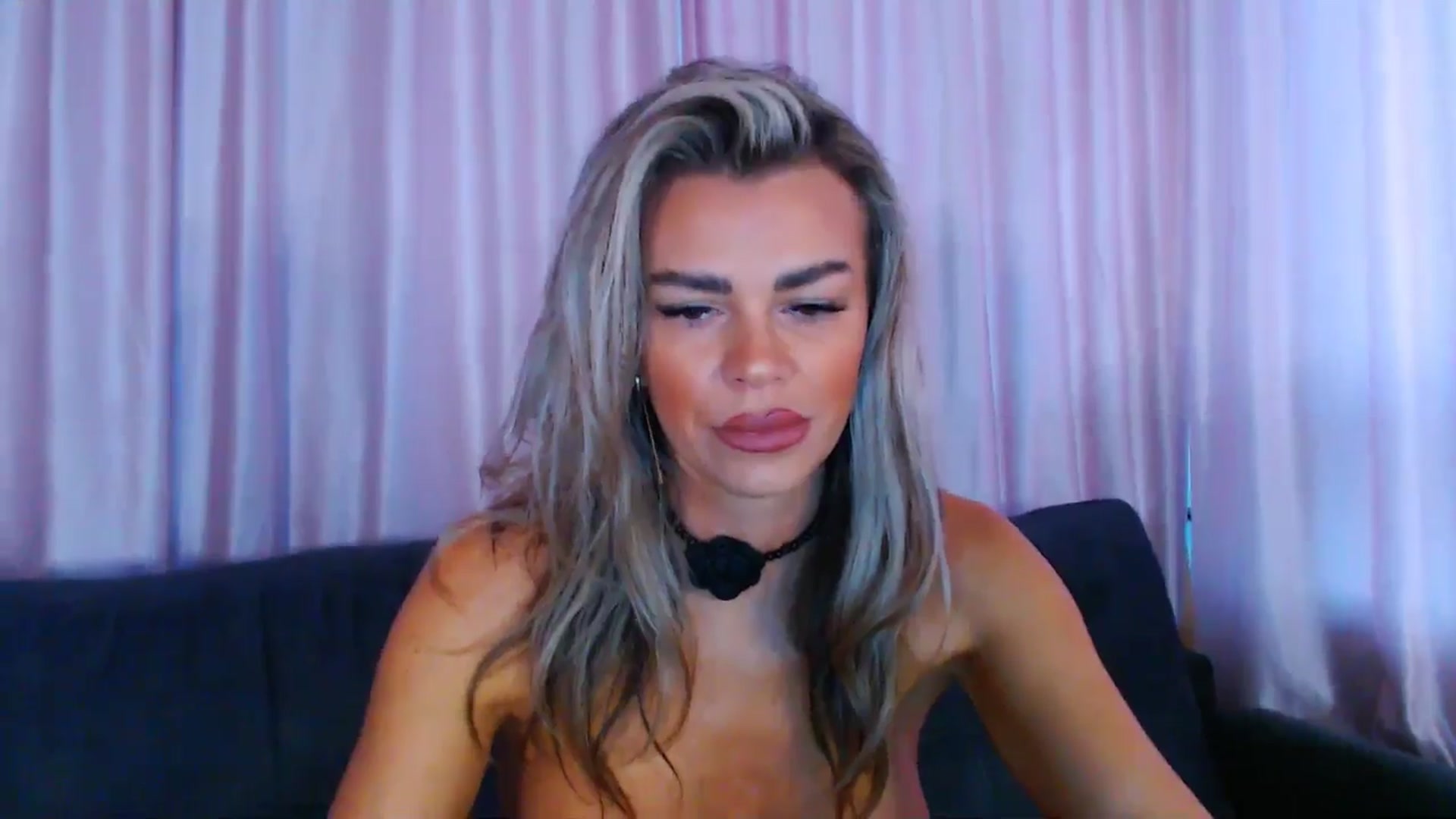 Gallery image thumbnail from D_y_y's myfreecams stream on, 10/19/2025, 05:19 image 17 of 20