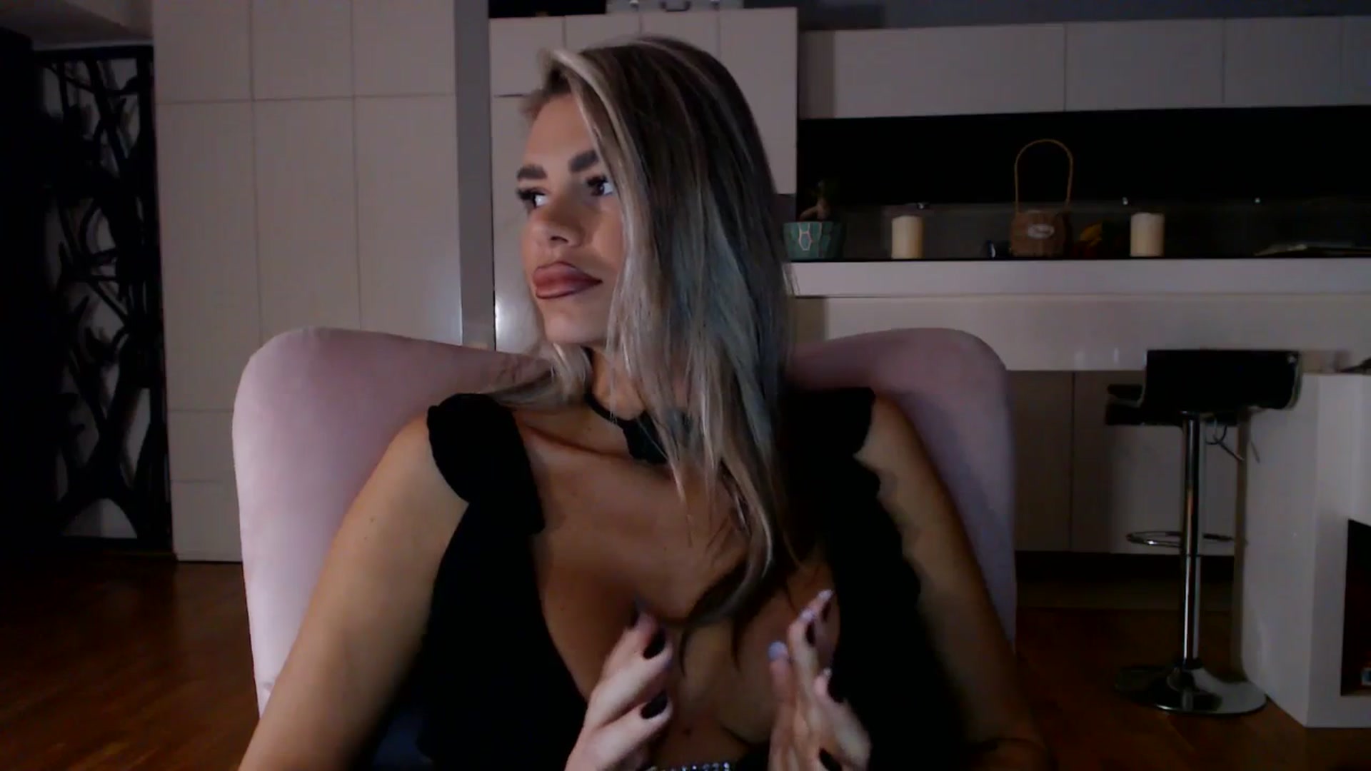 Gallery image thumbnail from D_y_y's myfreecams stream on, 10/30/2025, 04:42 image 18 of 20