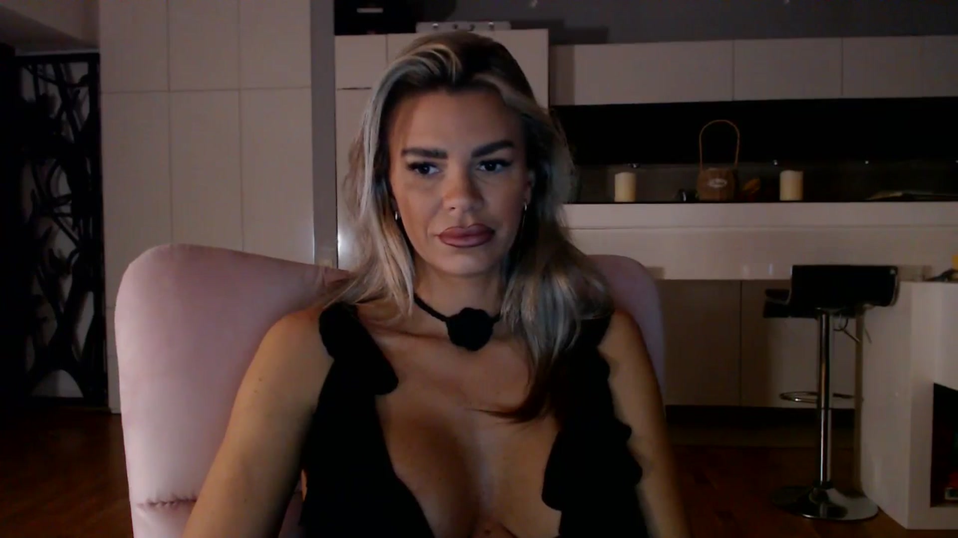 Gallery image thumbnail from D_y_y's myfreecams stream on, 10/30/2025, 04:42 image 11 of 20