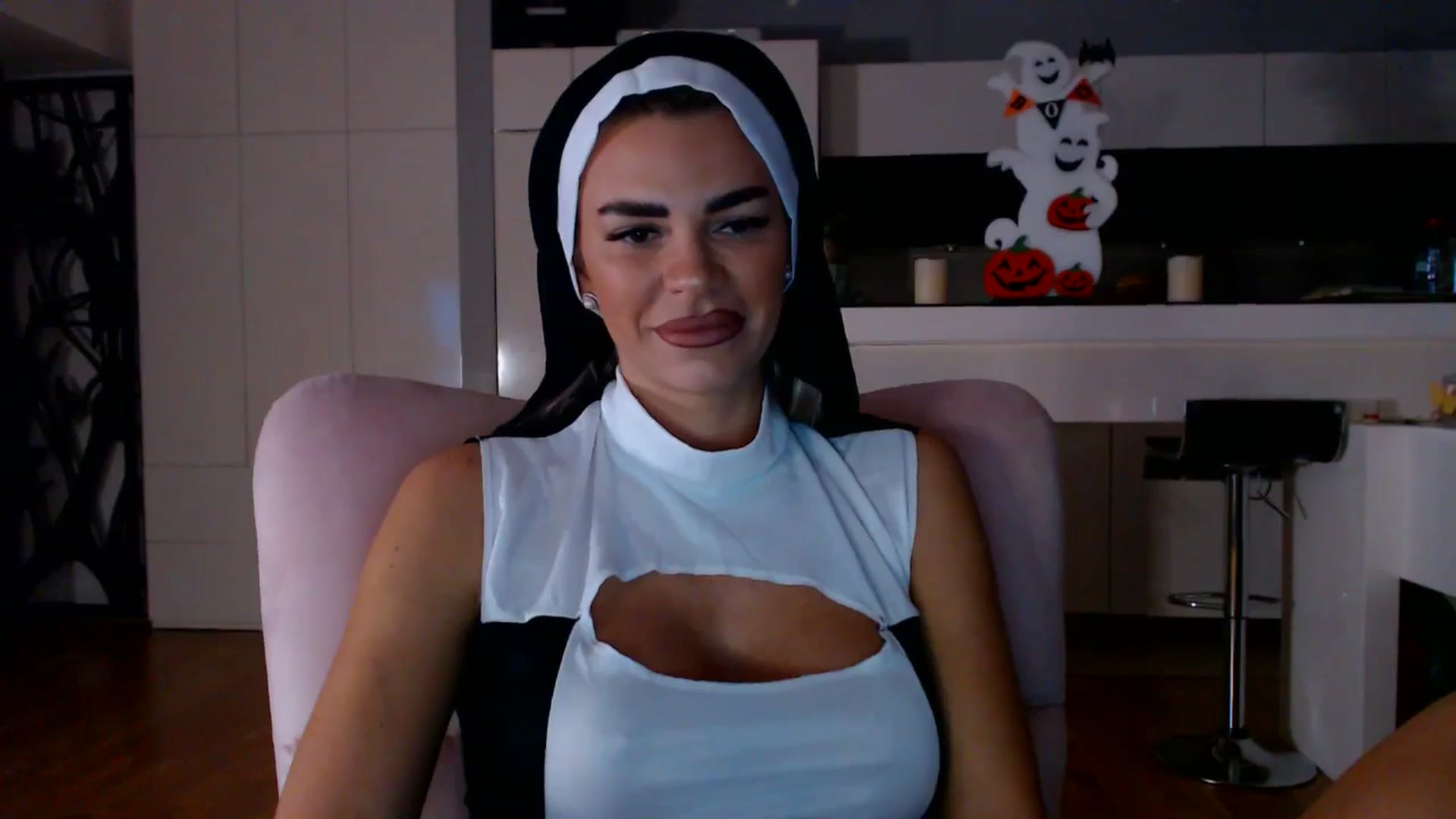 Gallery image thumbnail from D_y_y's myfreecams stream on, 10/31/2025, 05:05 image 9 of 20