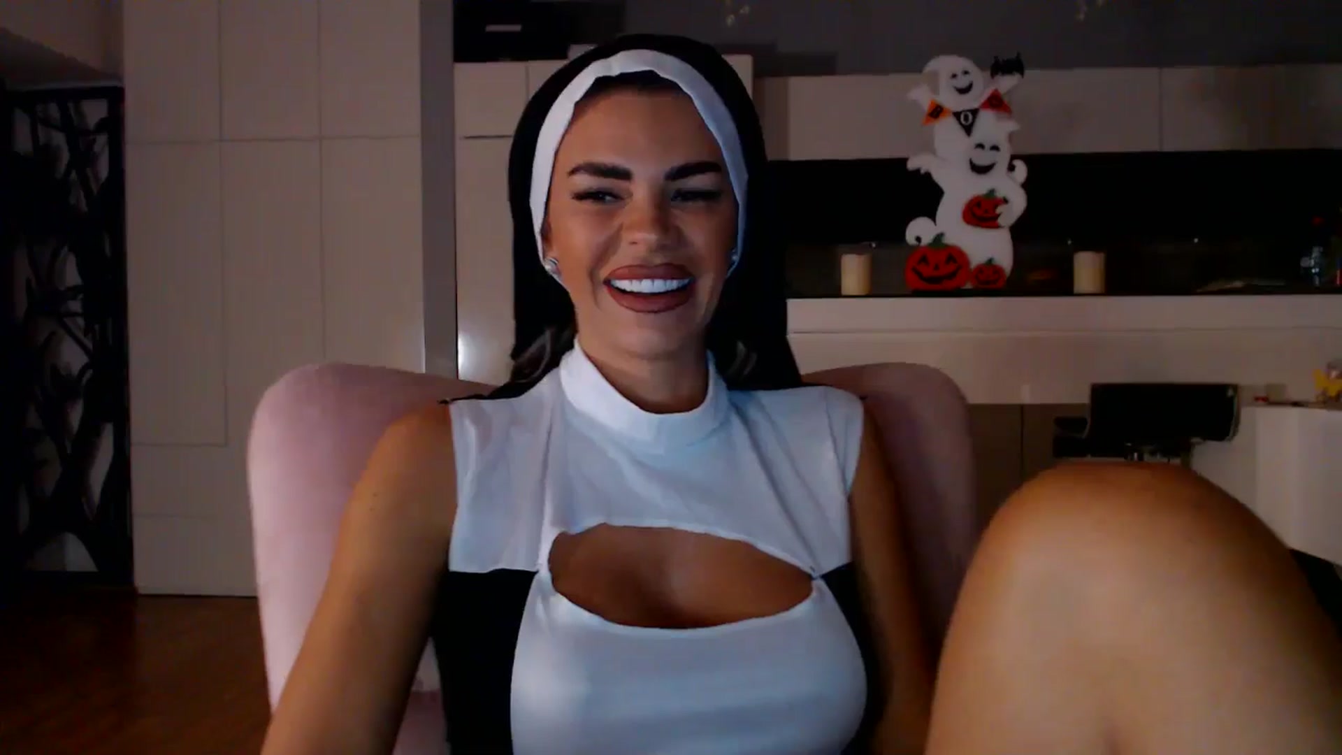 Gallery image thumbnail from D_y_y's myfreecams stream on, 10/31/2025, 05:05 image 5 of 20