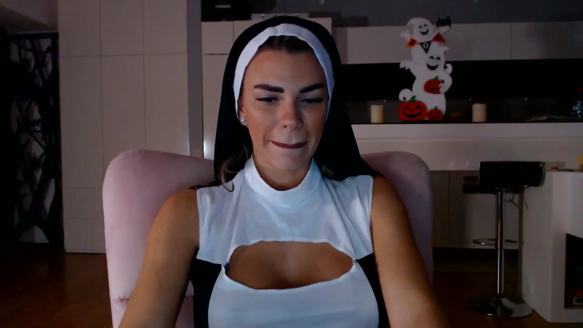 Gallery image thumbnail from D_y_y's myfreecams stream on, 10/31/2025, 05:05 image 16 of 20