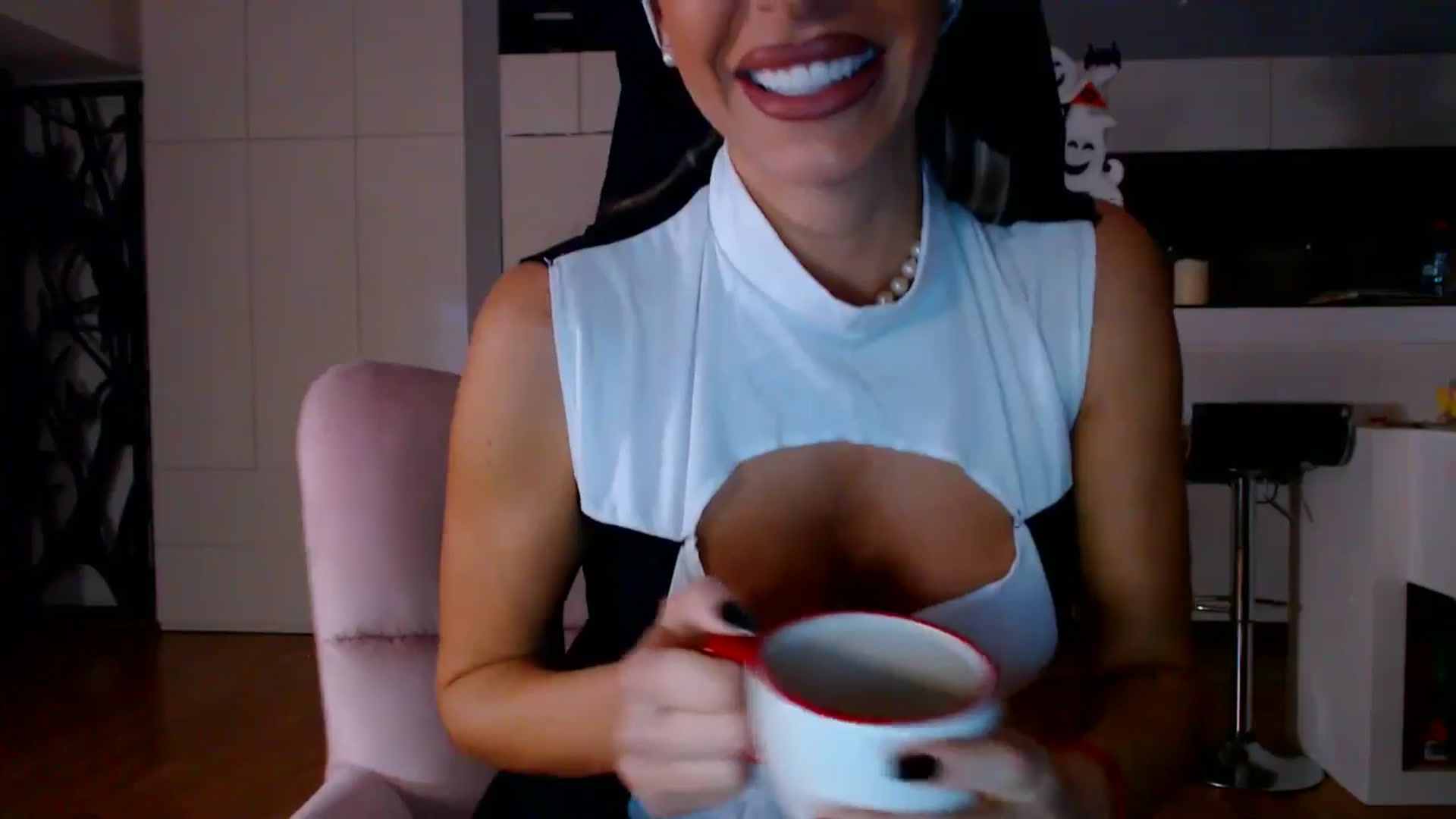 Gallery image thumbnail from D_y_y's myfreecams stream on, 10/31/2025, 05:05 image 10 of 20