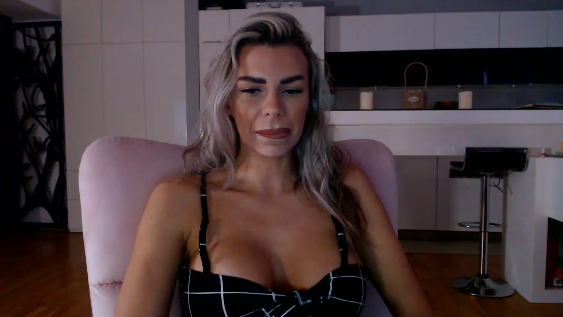 Gallery image thumbnail from D_y_y's myfreecams stream on, 11/03/2025, 05:38 image 17 of 20