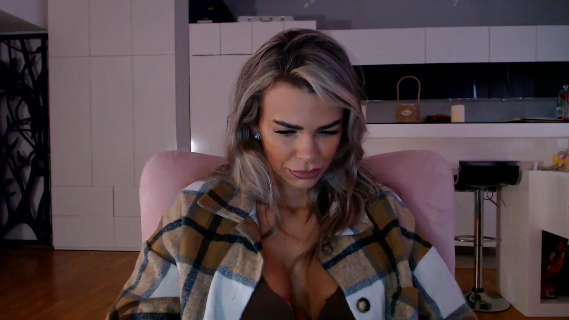 Gallery image thumbnail from D_y_y's myfreecams stream on, 11/04/2025, 05:59 image 19 of 20
