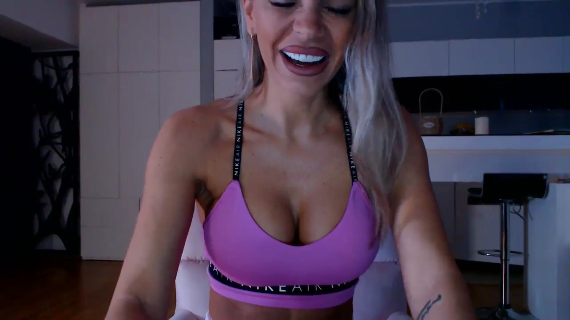 Gallery image thumbnail from D_y_y's myfreecams stream on, 11/06/2025, 05:23 image 4 of 20