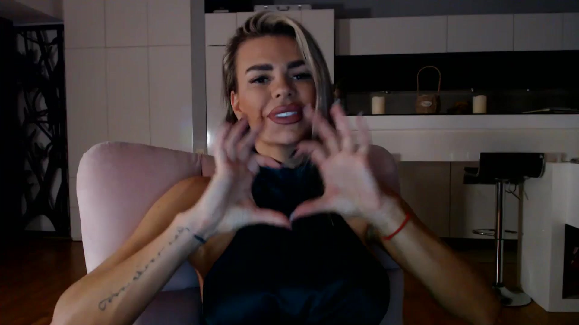 Gallery image thumbnail from D_y_y's myfreecams stream on, 11/07/2025, 06:00 image 1 of 20