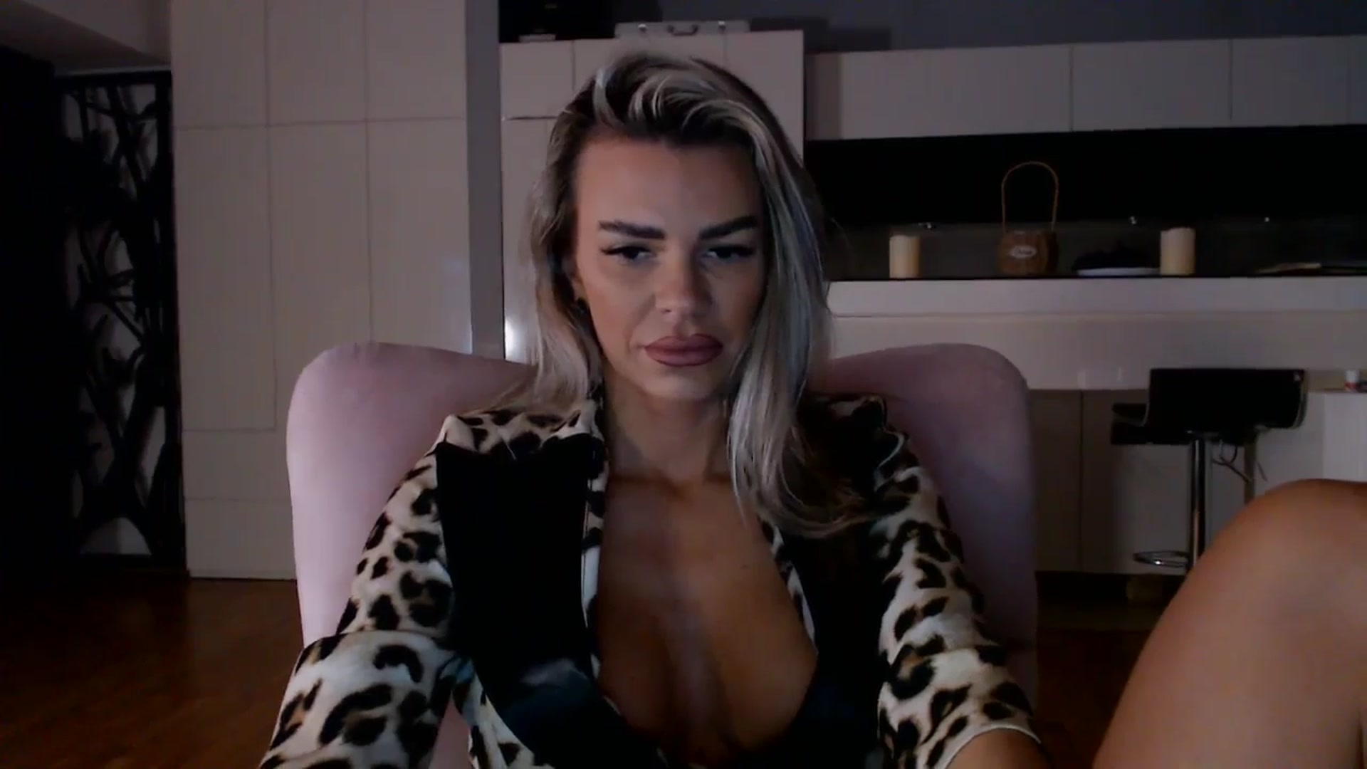 Gallery image thumbnail from D_y_y's myfreecams stream on, 11/08/2025, 05:48 image 14 of 20