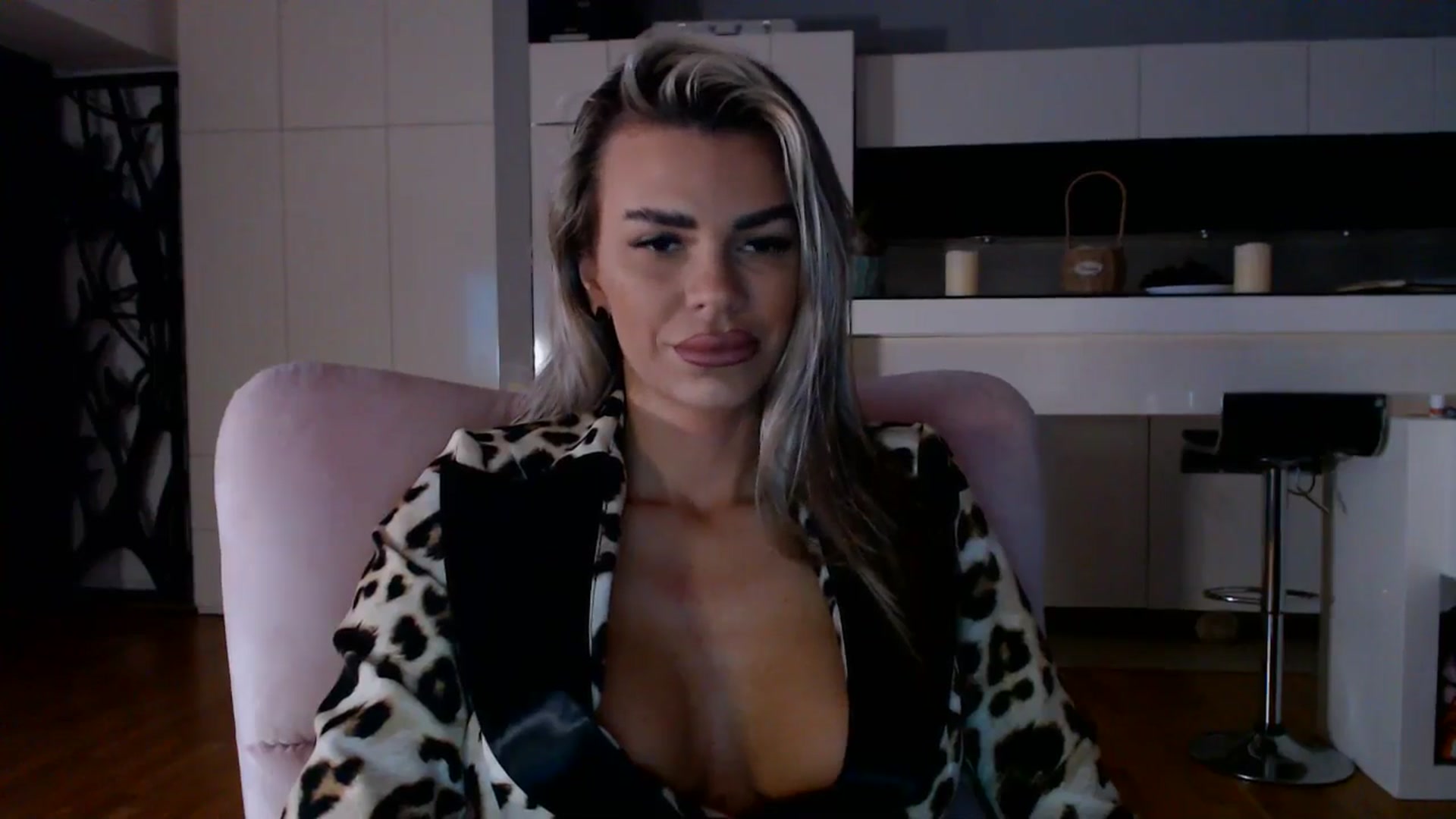 Gallery image thumbnail from D_y_y's myfreecams stream on, 11/08/2025, 05:48 image 16 of 20